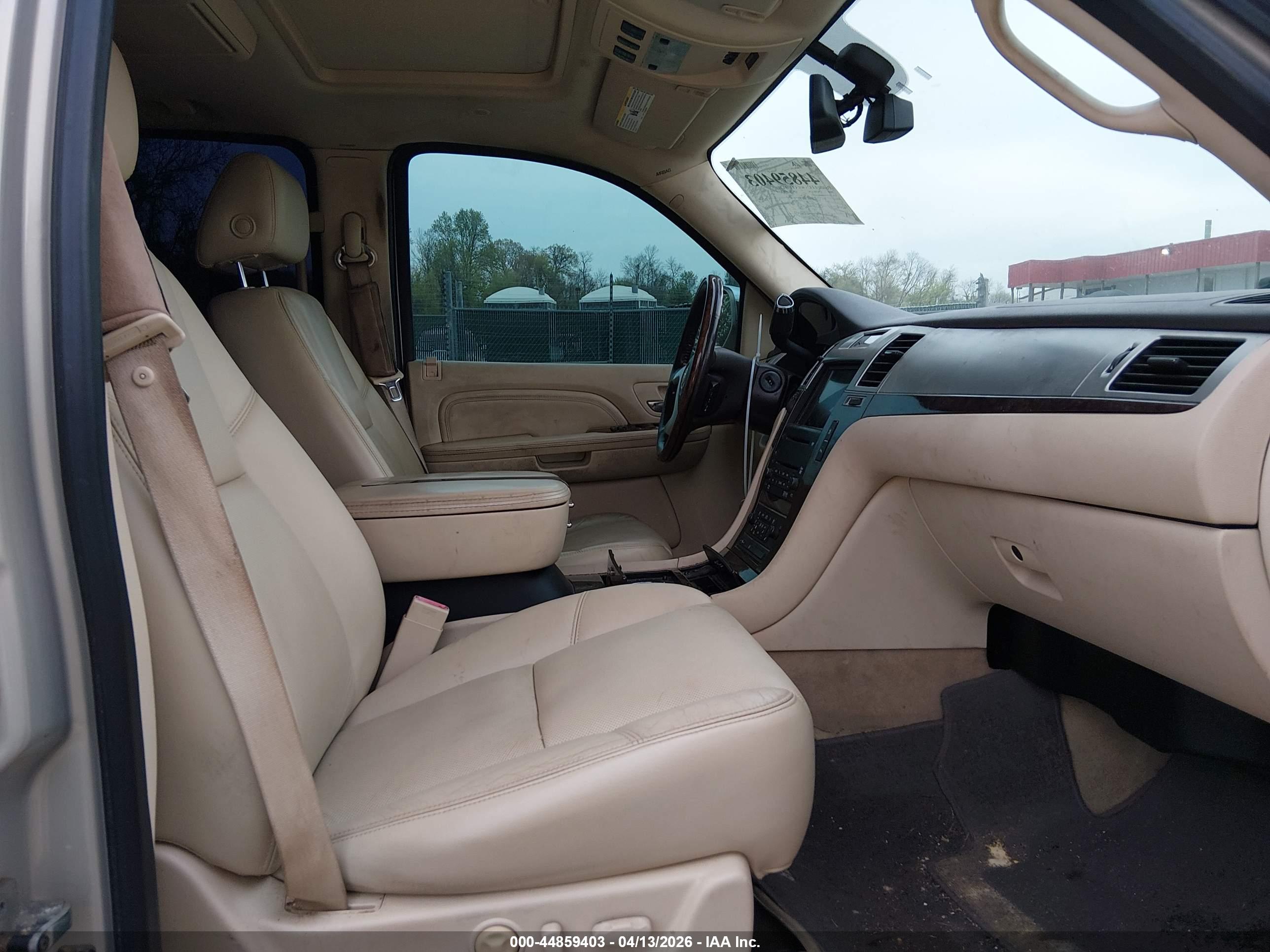 CADILLAC ESCALADE image 5