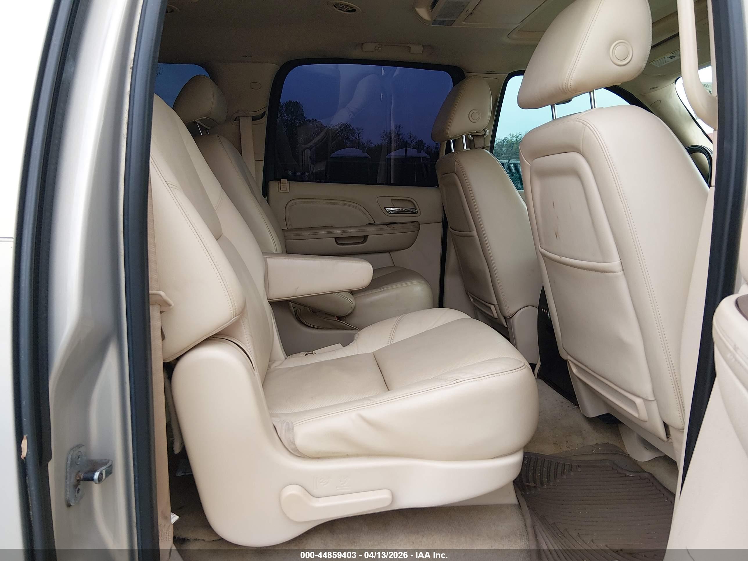 CADILLAC ESCALADE image 8