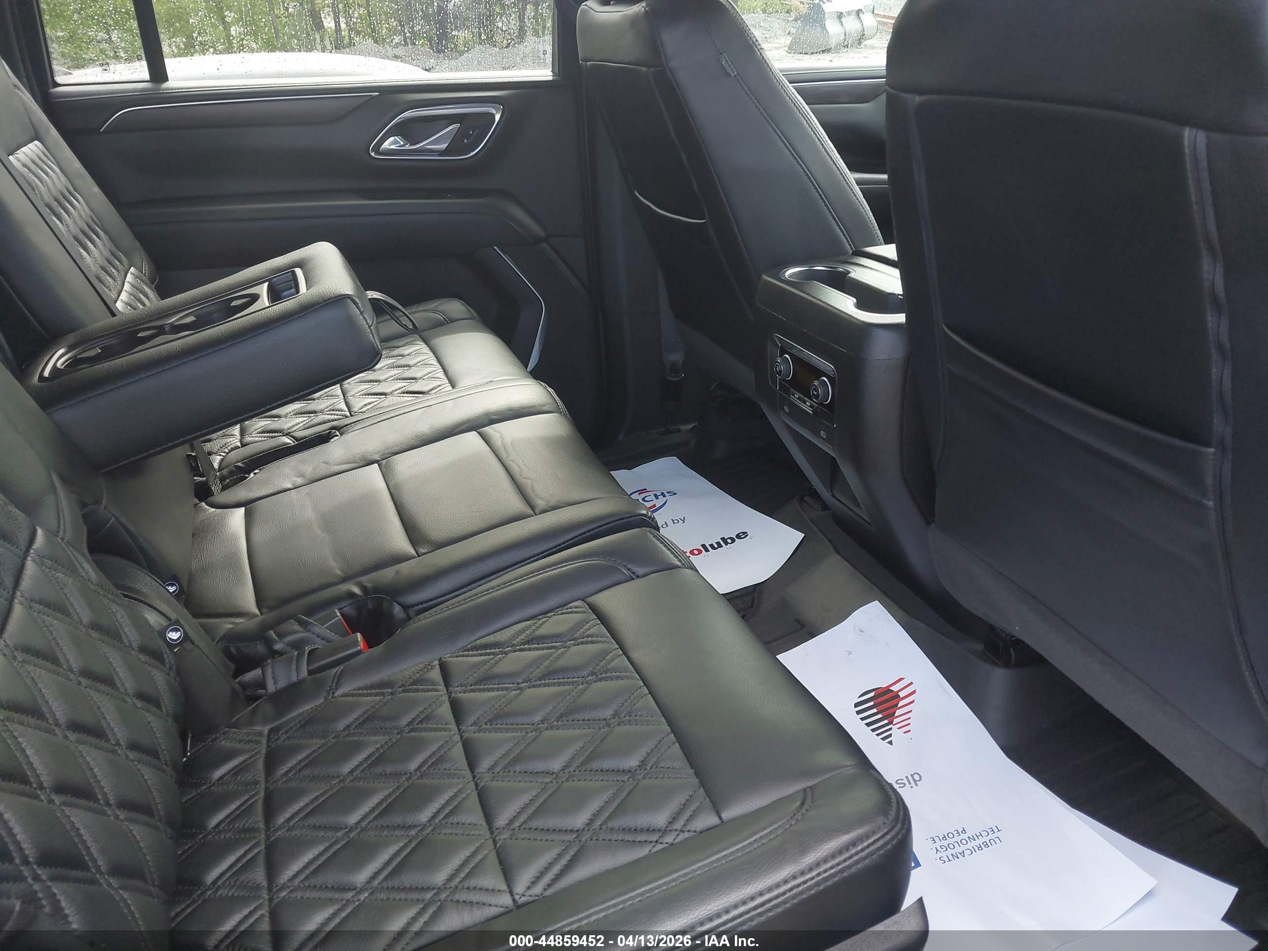 CHEVROLET SUBURBAN image 8