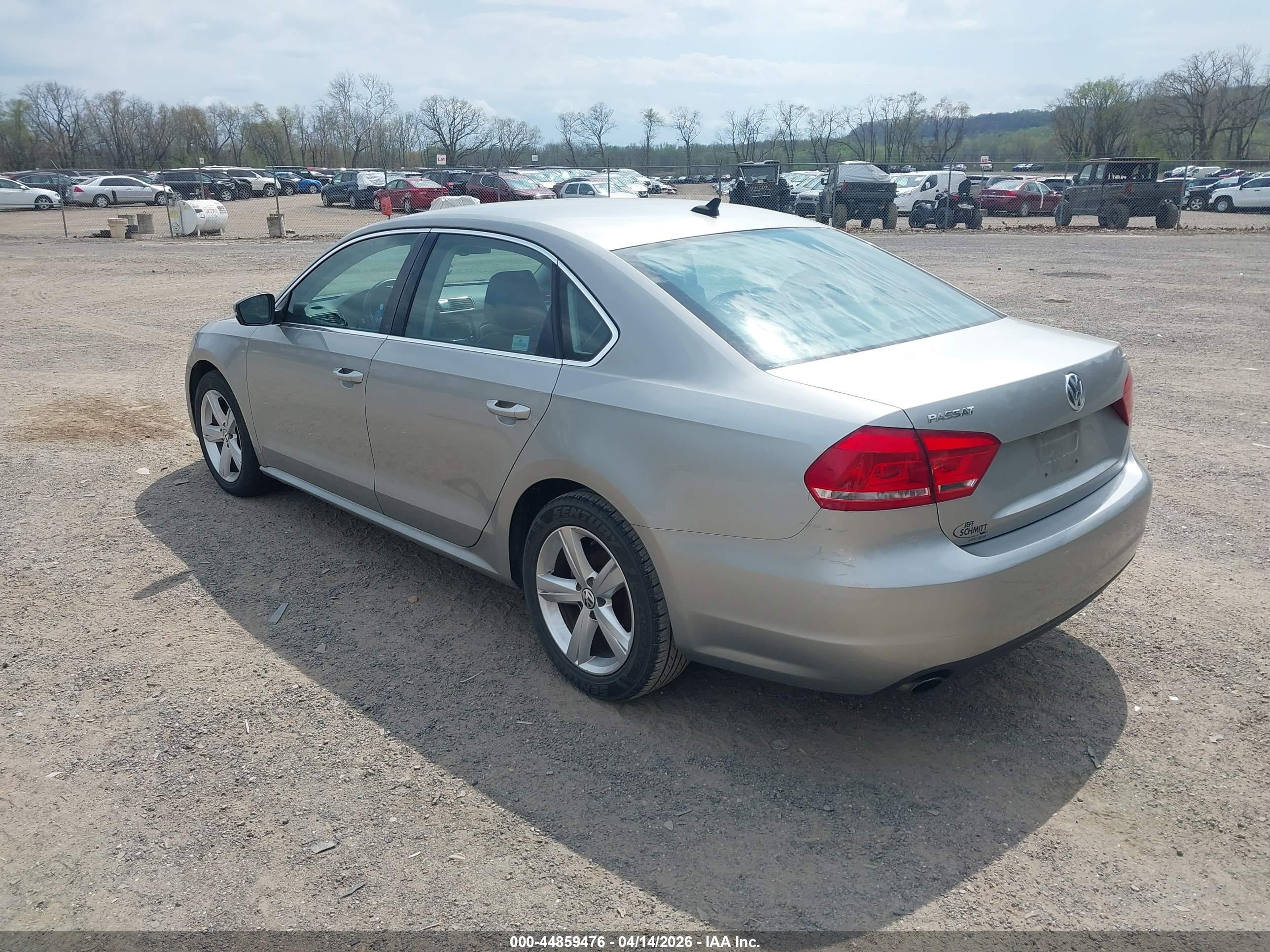 VOLKSWAGEN PASSAT image 3
