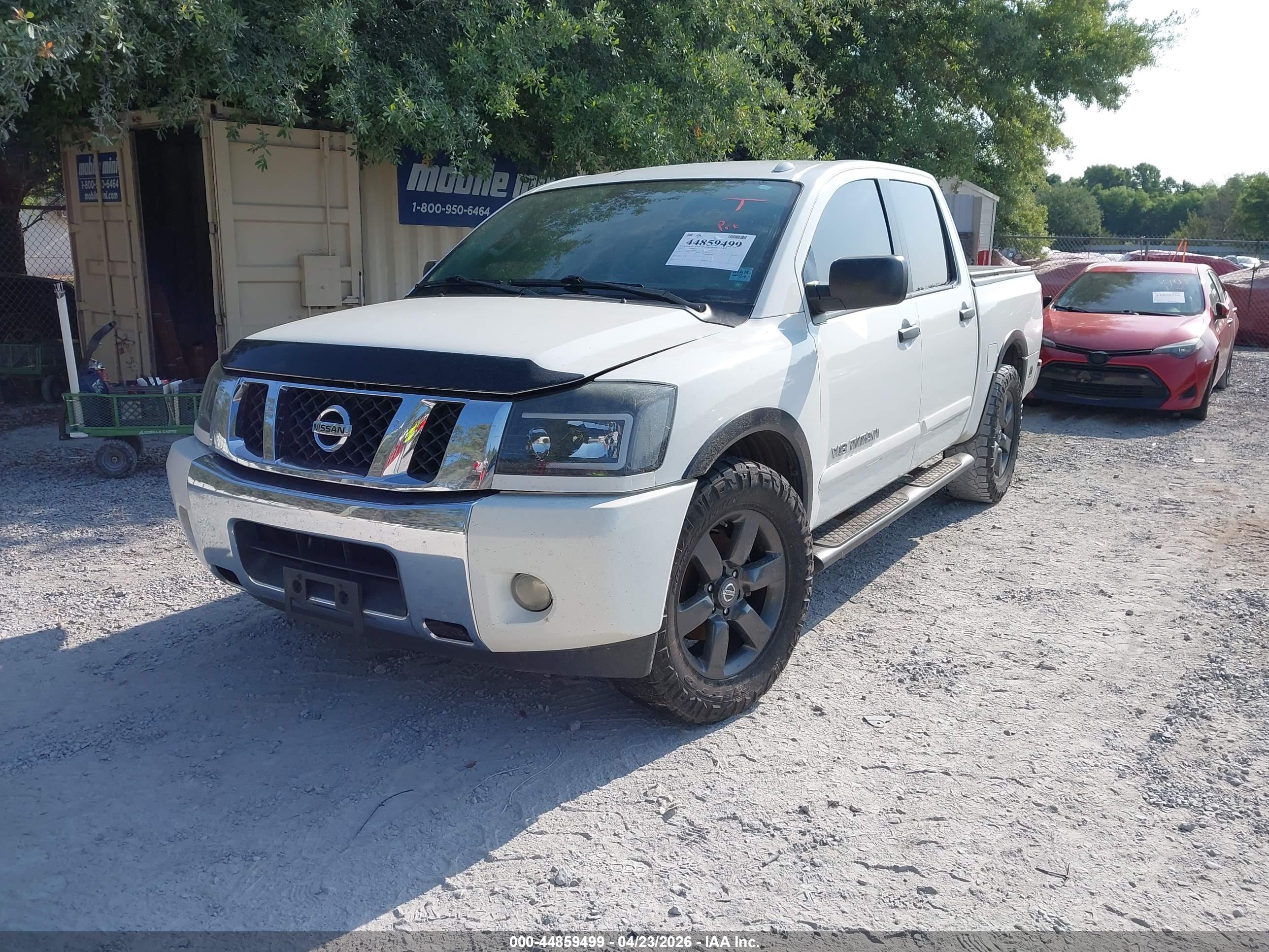 NISSAN TITAN image 2