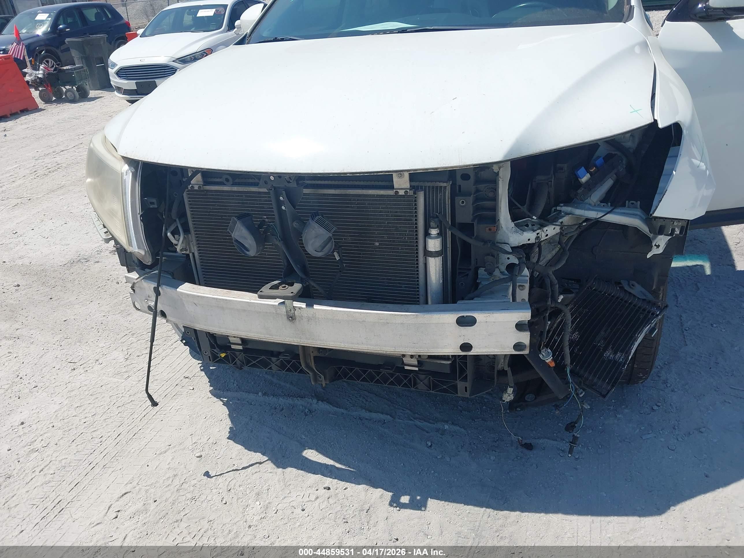NISSAN PATHFINDER image 6