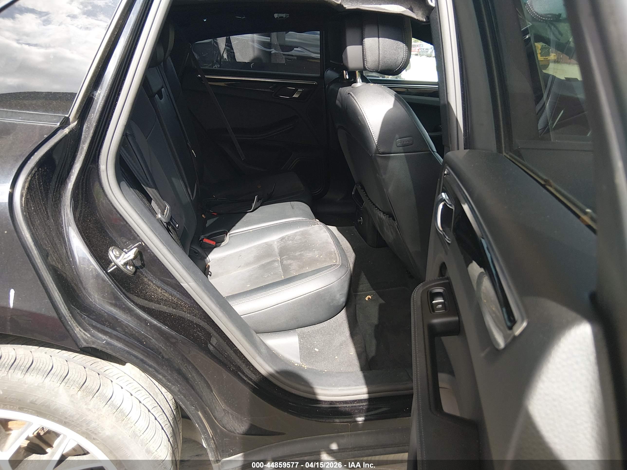 PORSCHE MACAN image 8