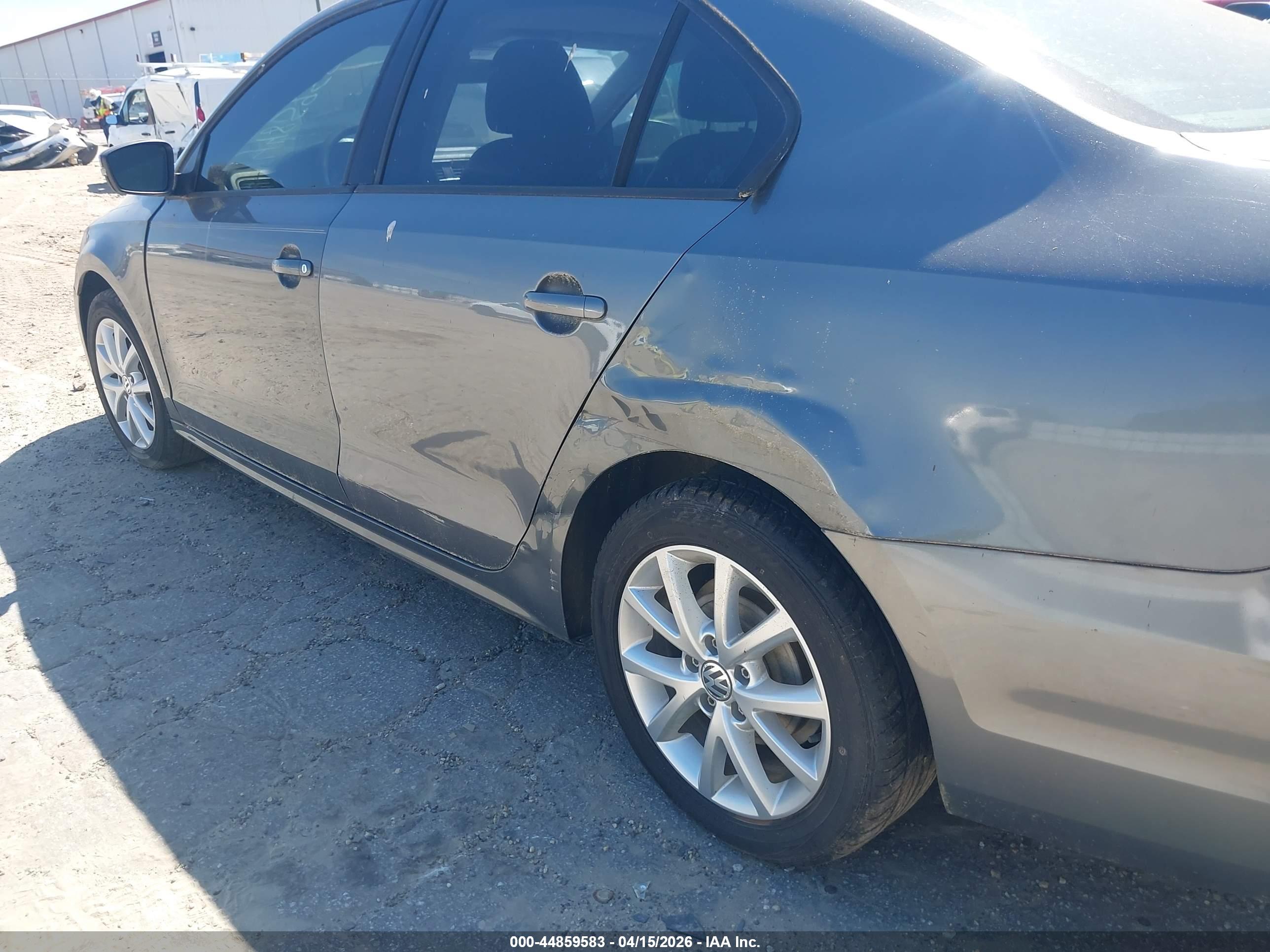 VOLKSWAGEN JETTA image 6