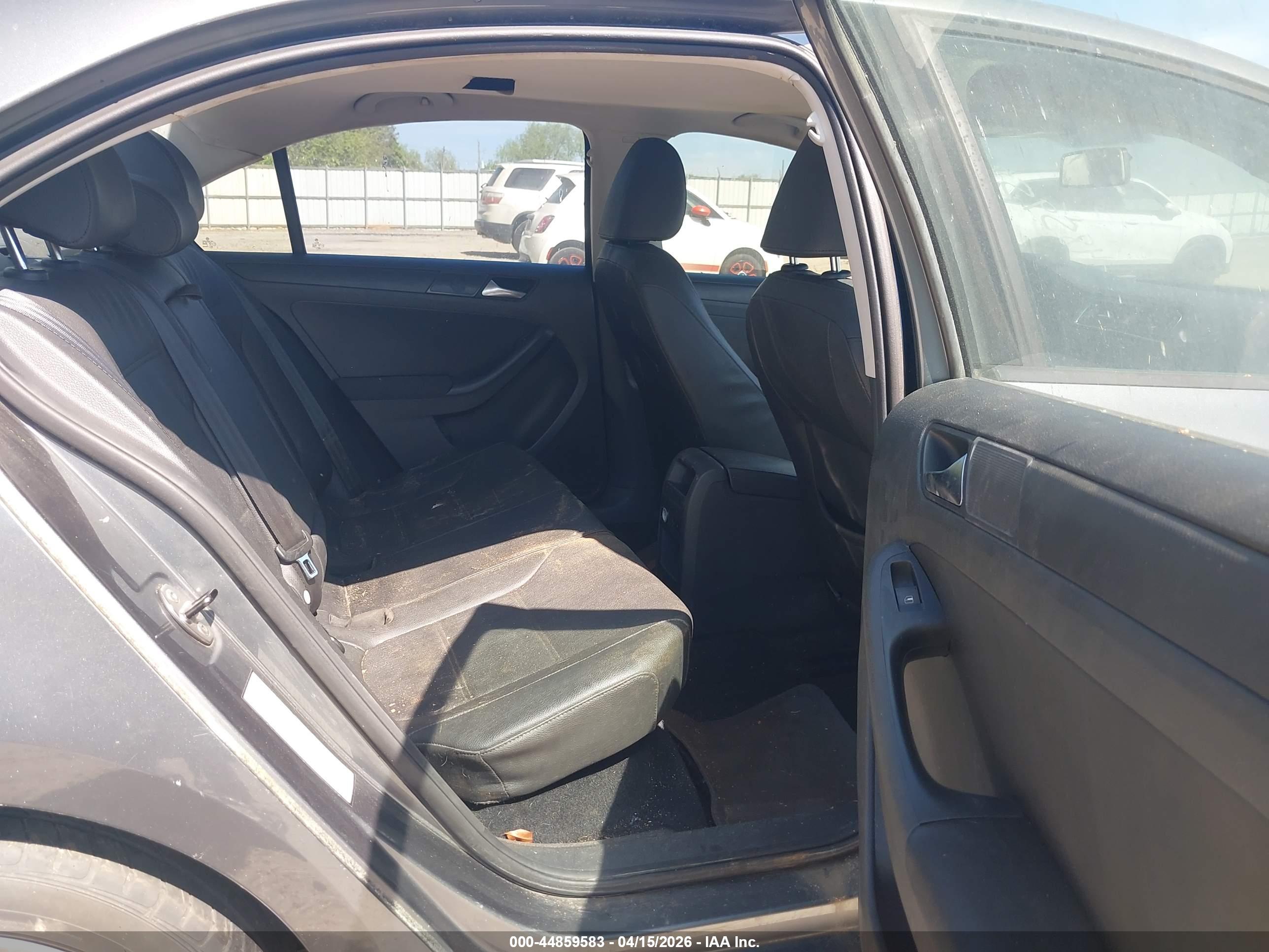 VOLKSWAGEN JETTA image 8