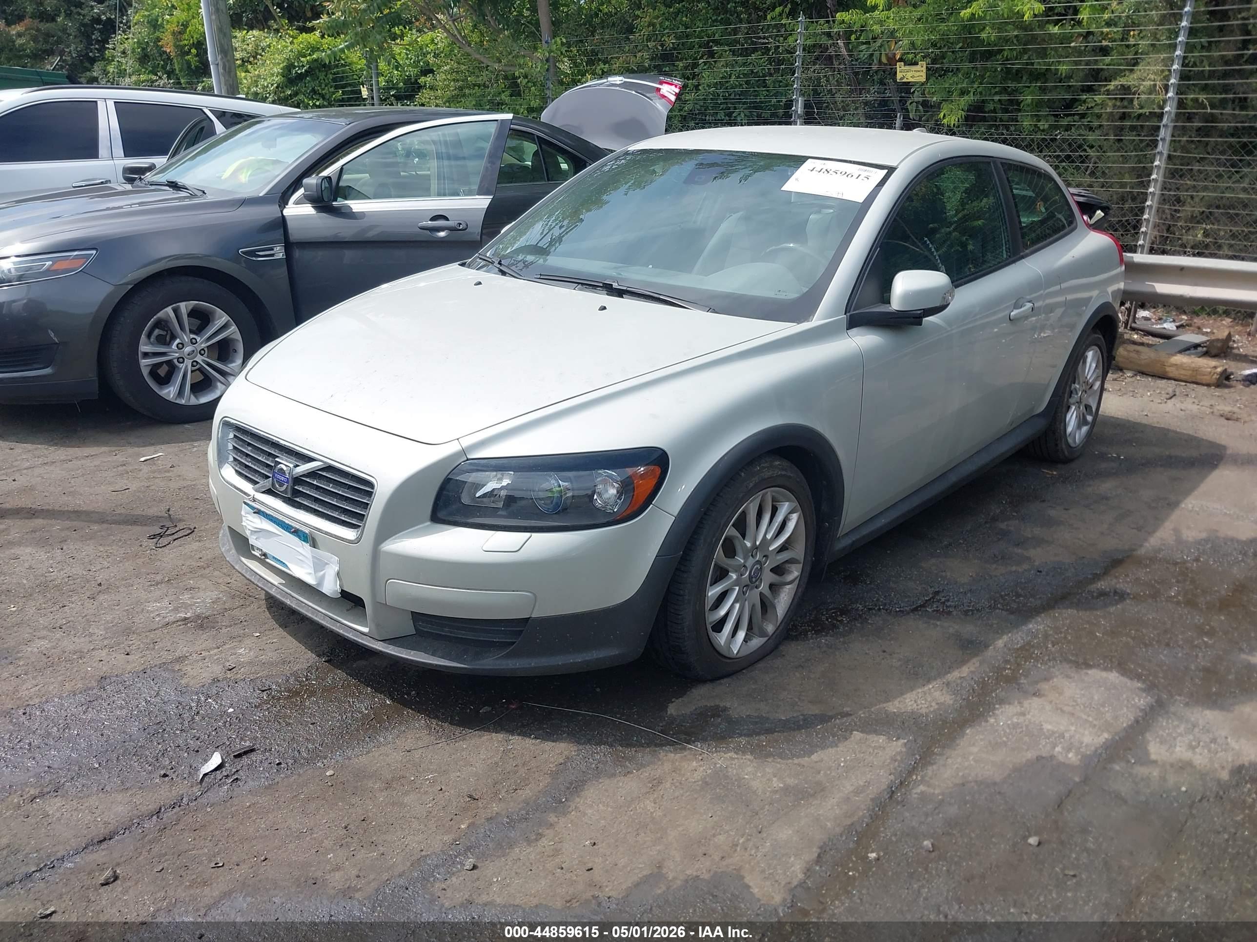 VOLVO C30 image 2