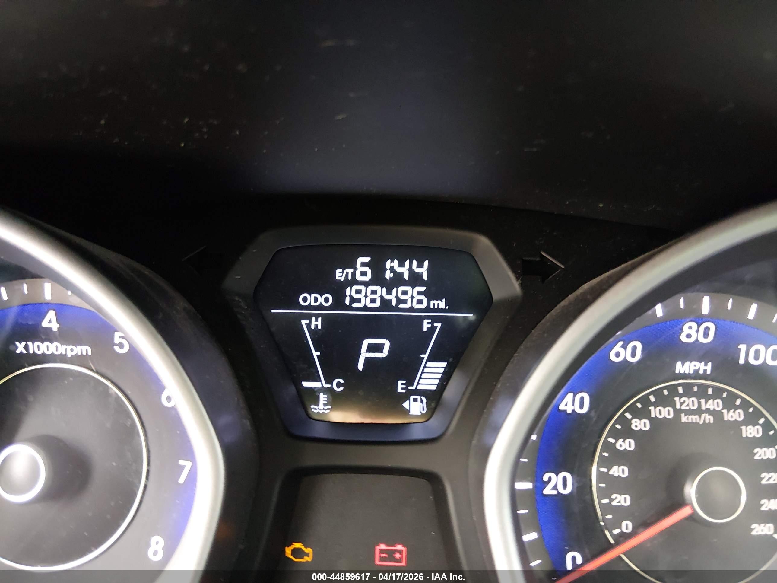 HYUNDAI ELANTRA image 7