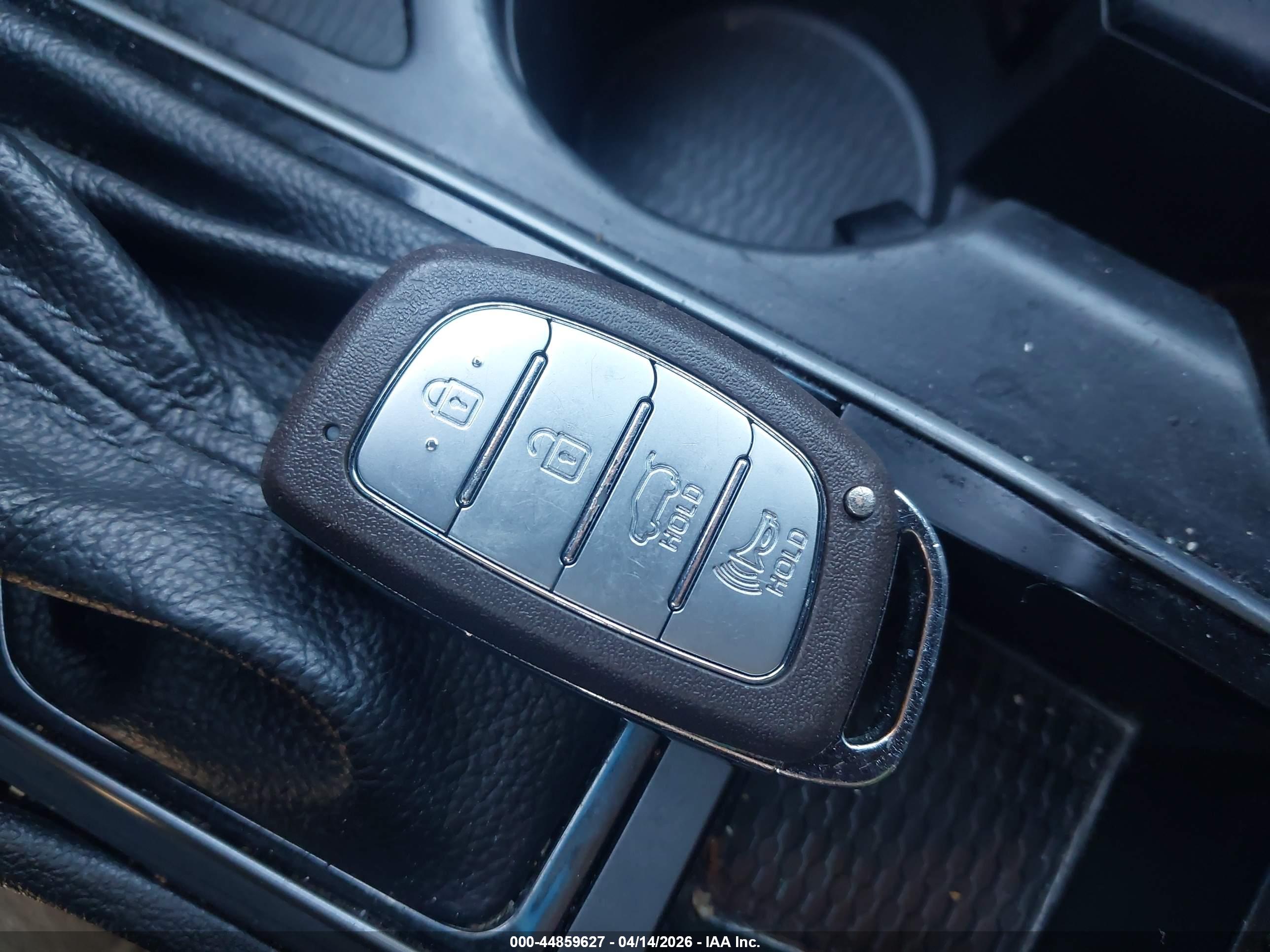 HYUNDAI TUCSON image 11