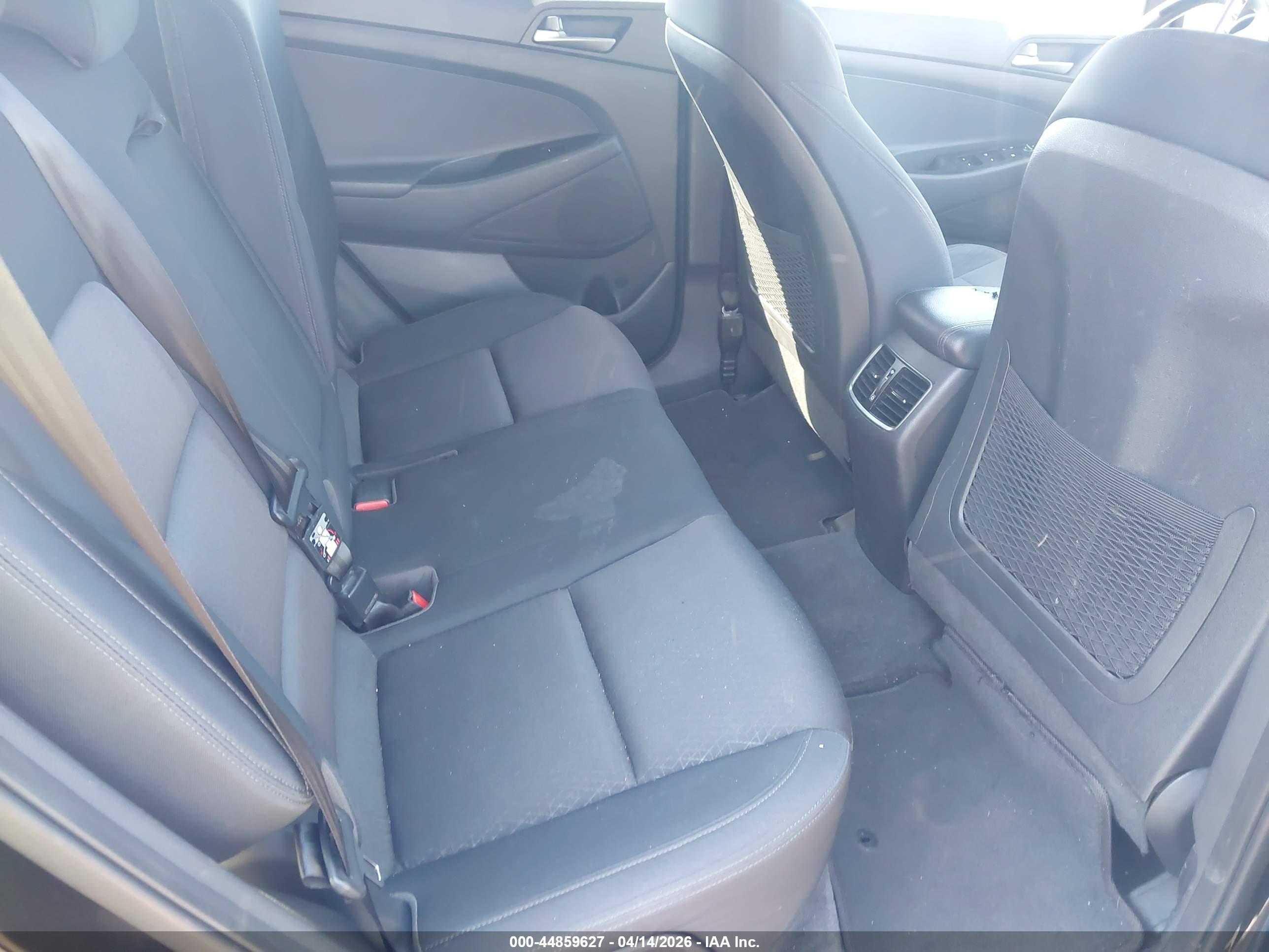 HYUNDAI TUCSON image 8