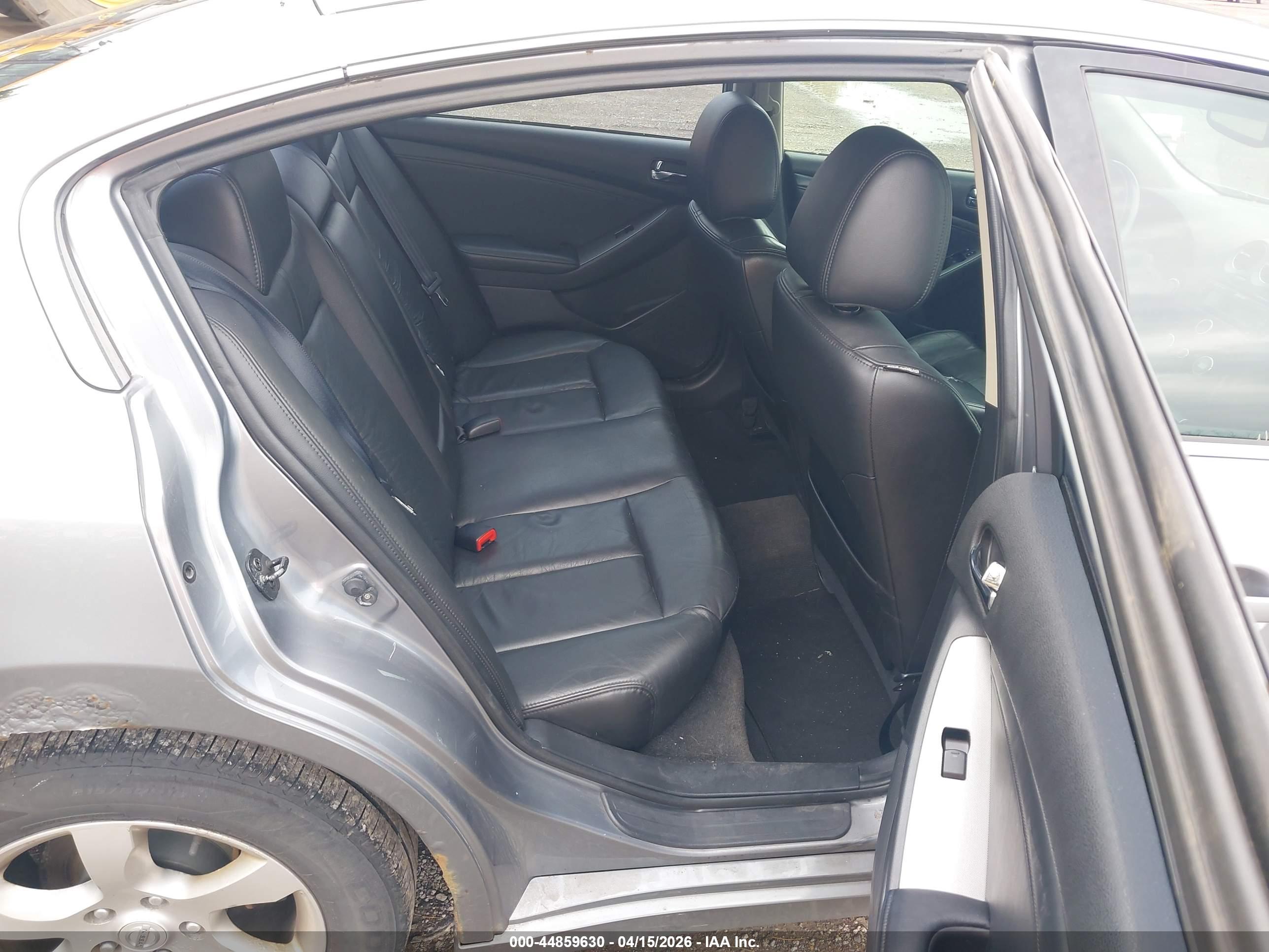 NISSAN ALTIMA image 8