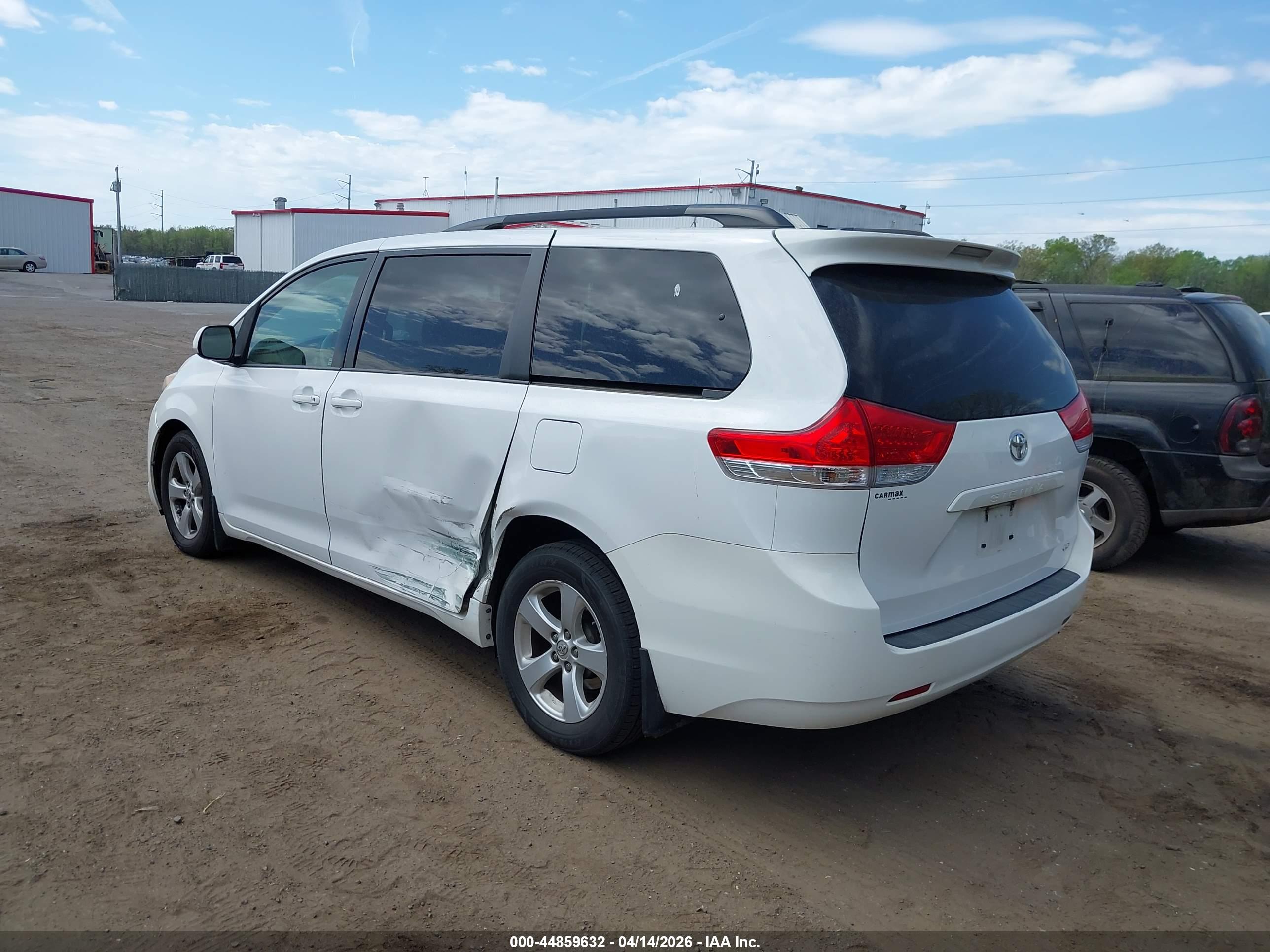 TOYOTA SIENNA image 3