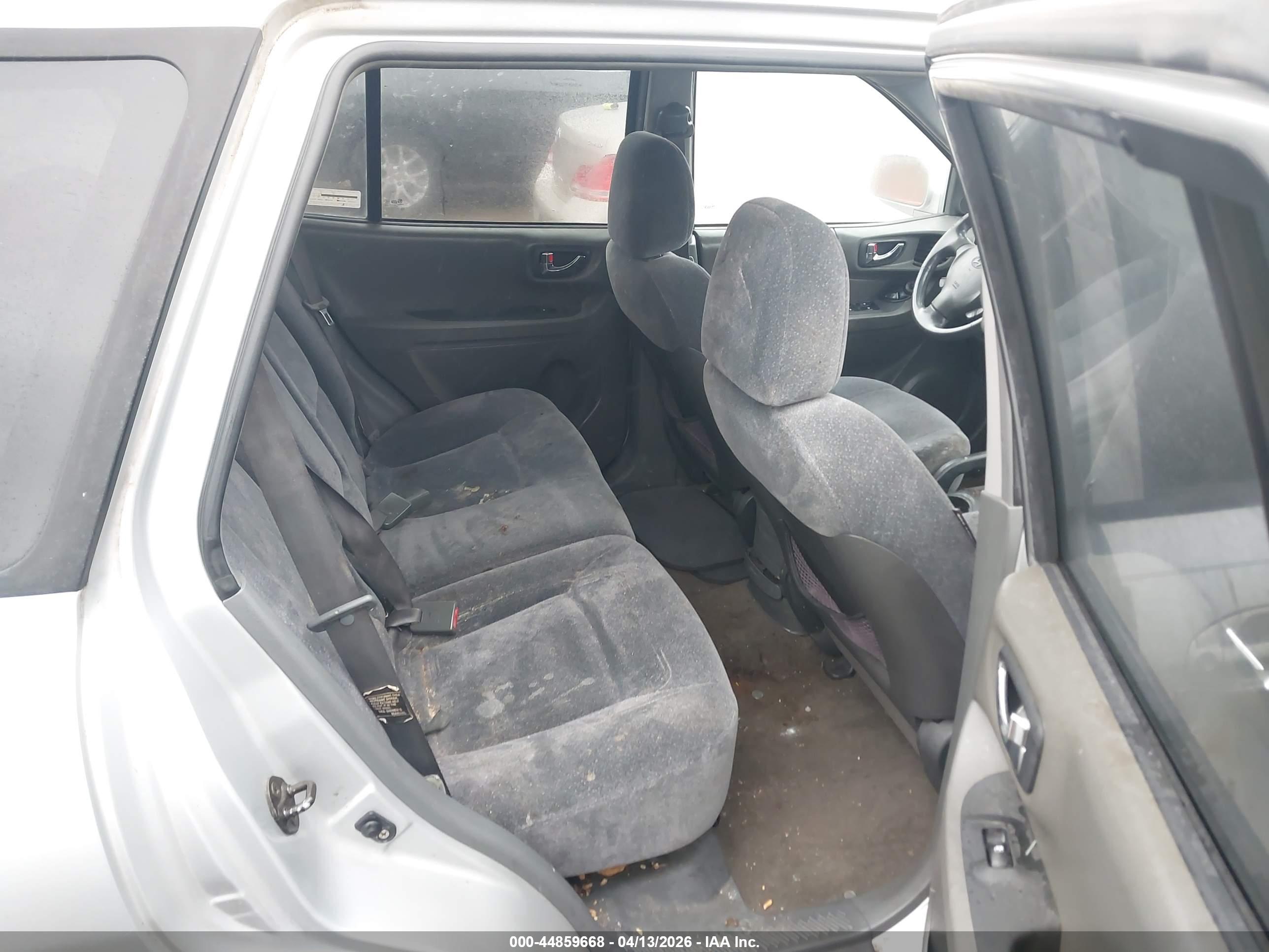 HYUNDAI SANTA image 8