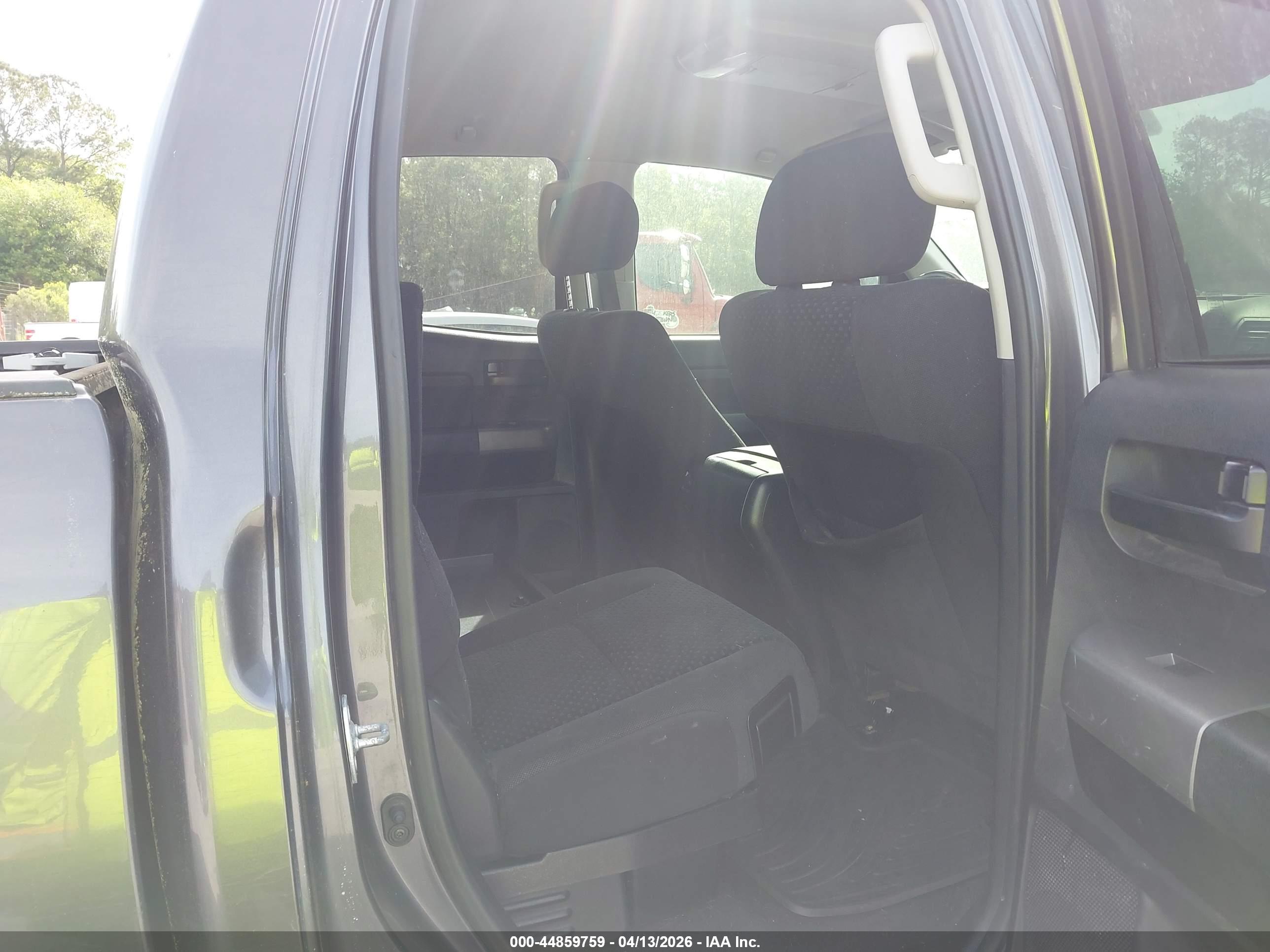 TOYOTA TUNDRA image 8