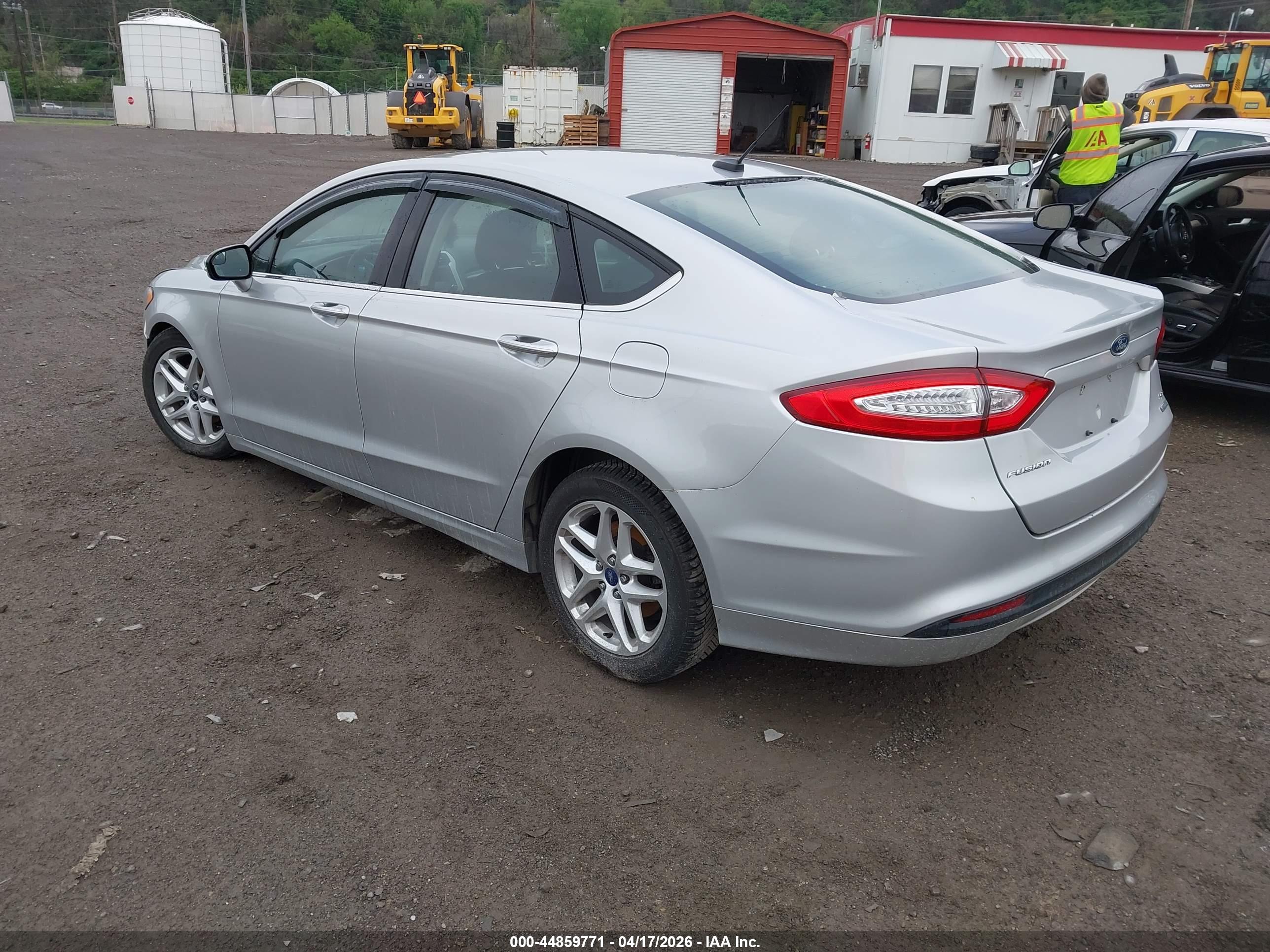 FORD FUSION image 3