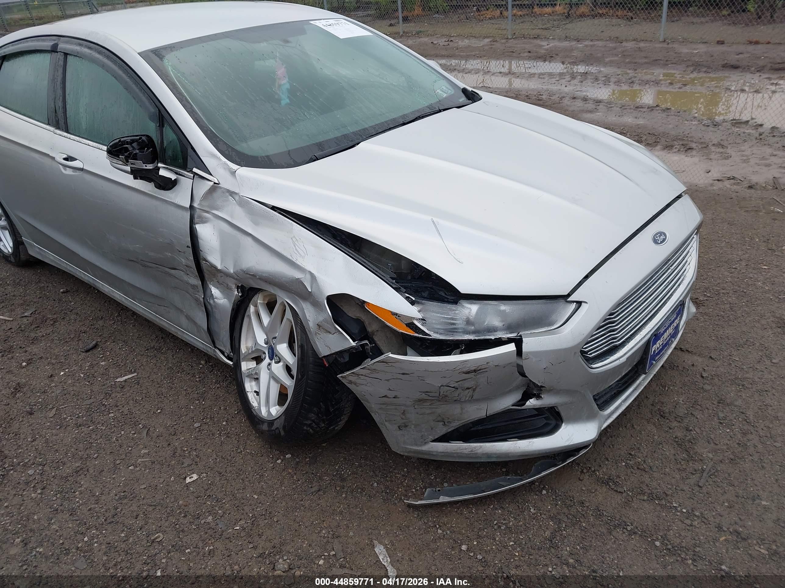 FORD FUSION image 6