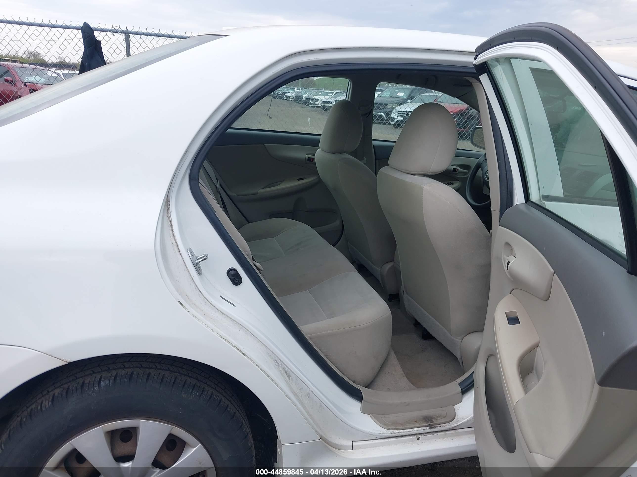 TOYOTA COROLLA image 8