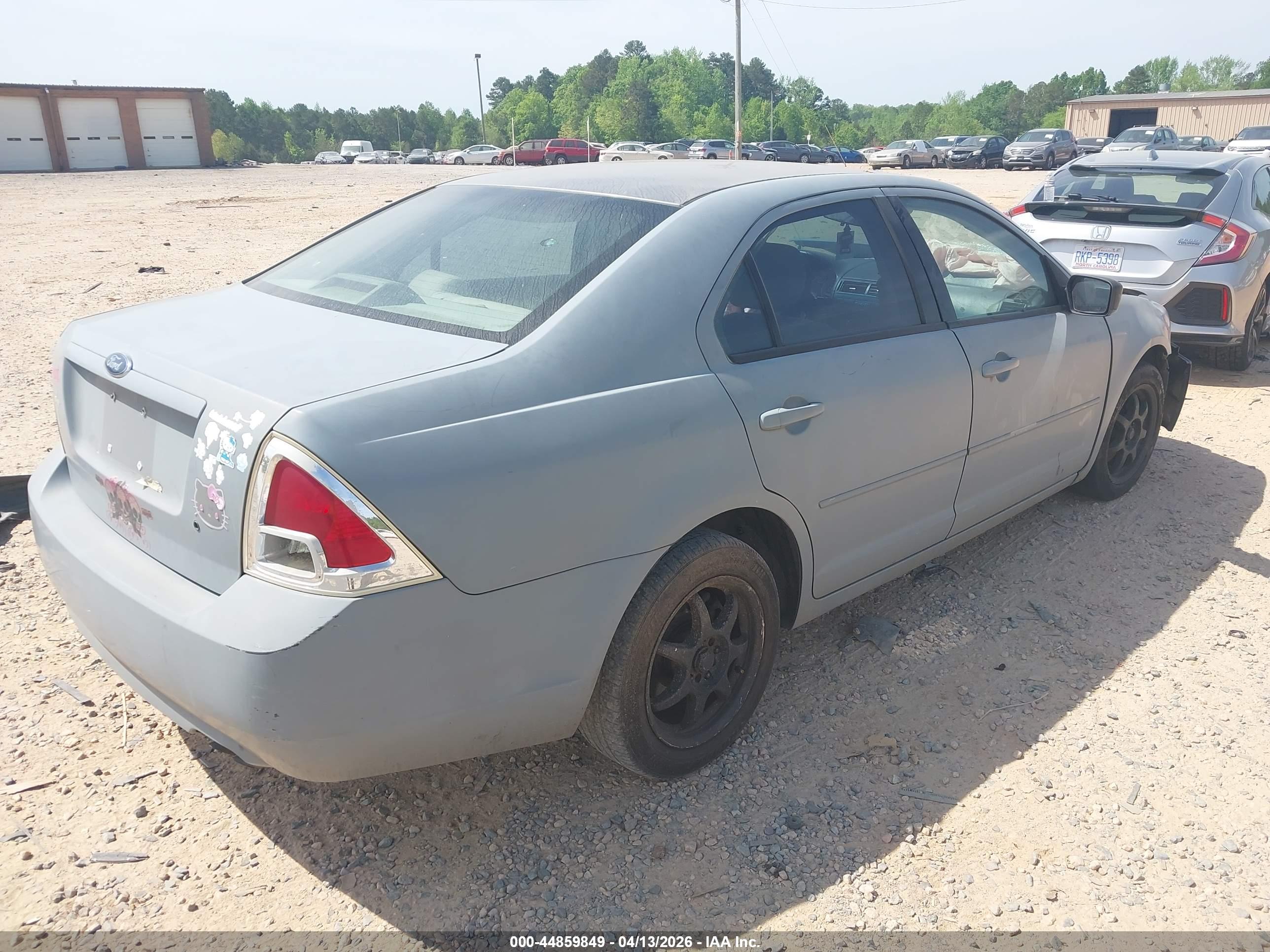 FORD FUSION image 4