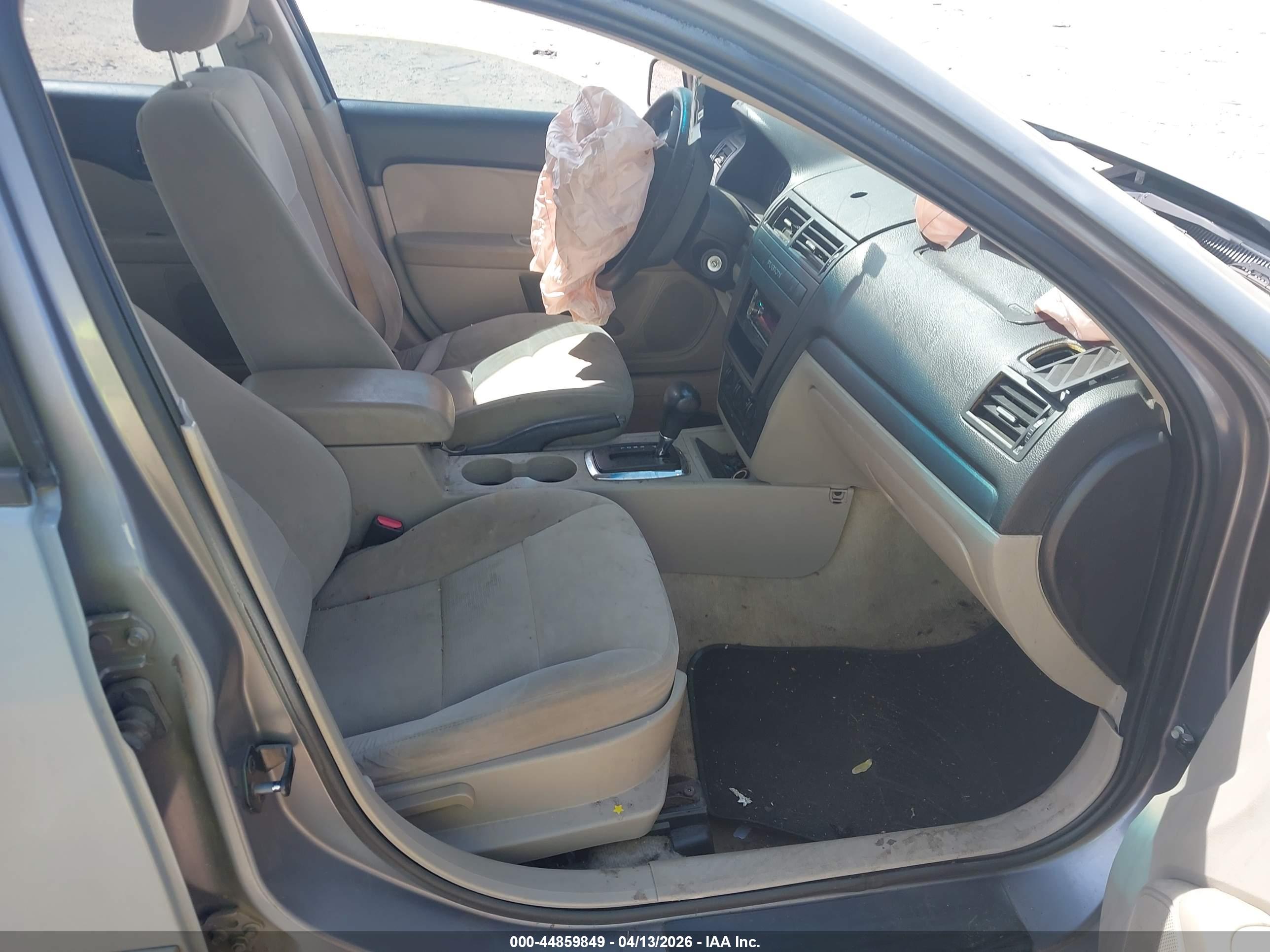 FORD FUSION image 5