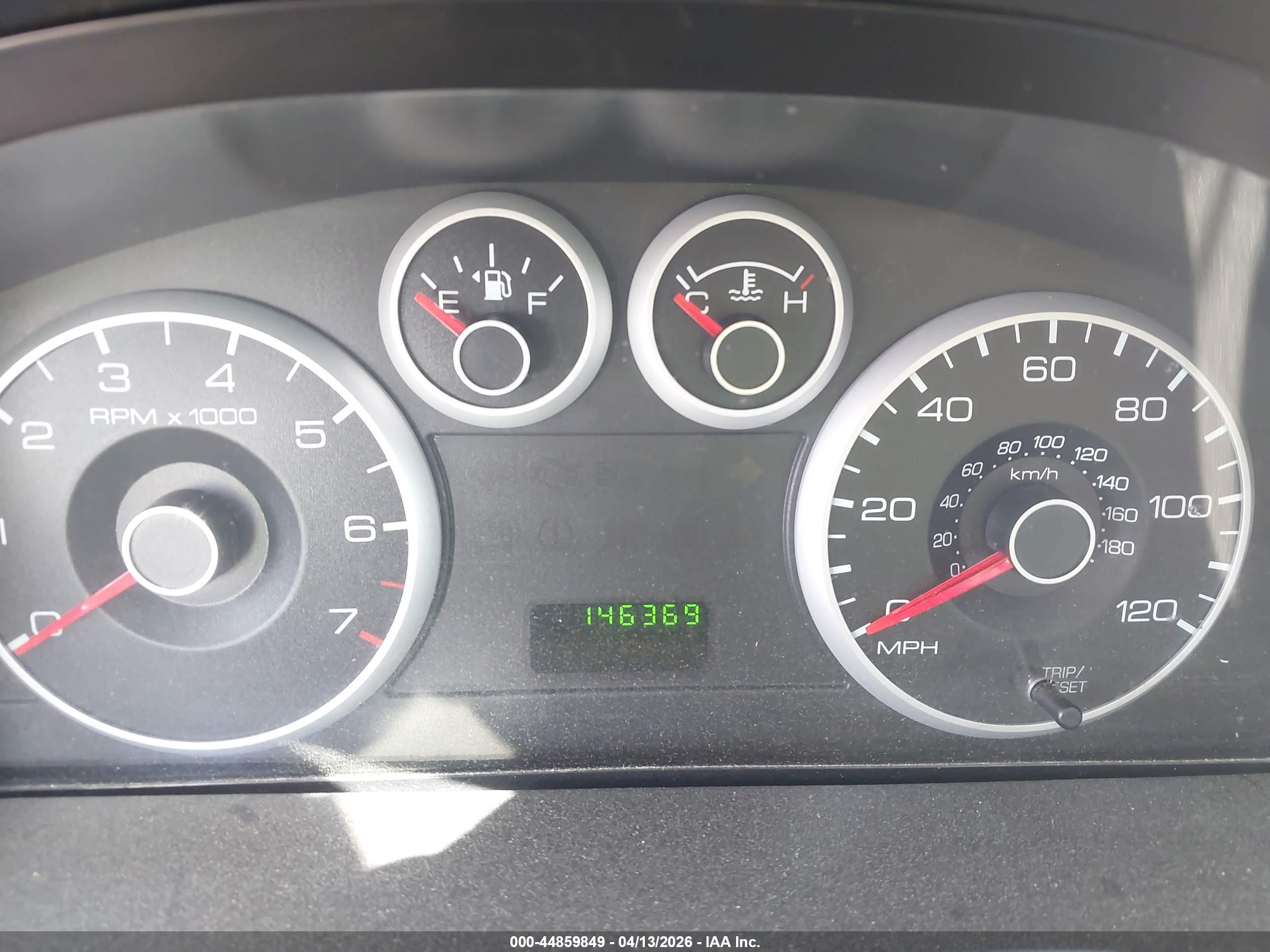 FORD FUSION image 7