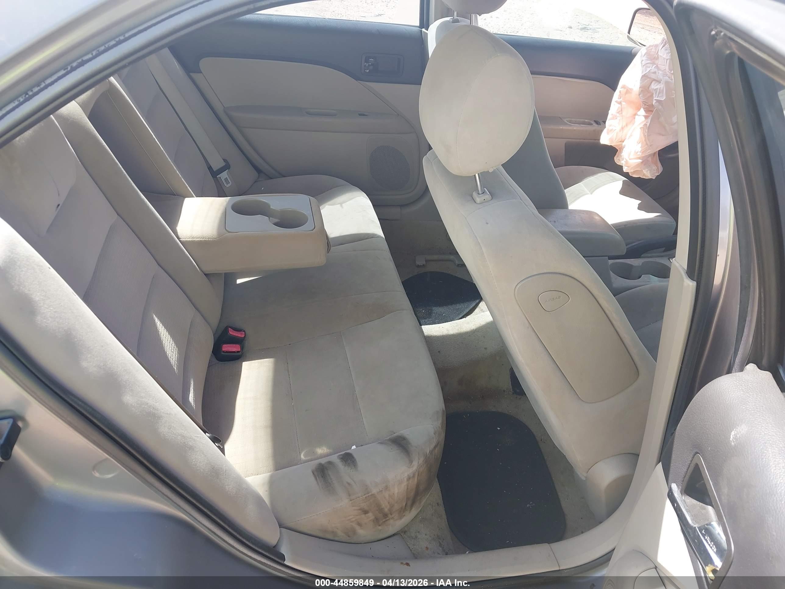 FORD FUSION image 8