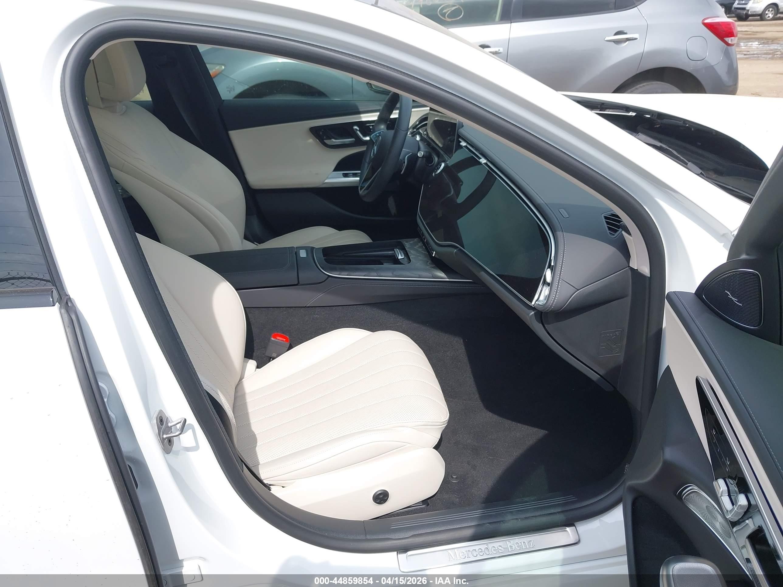 MERCEDES-BENZ E image 5