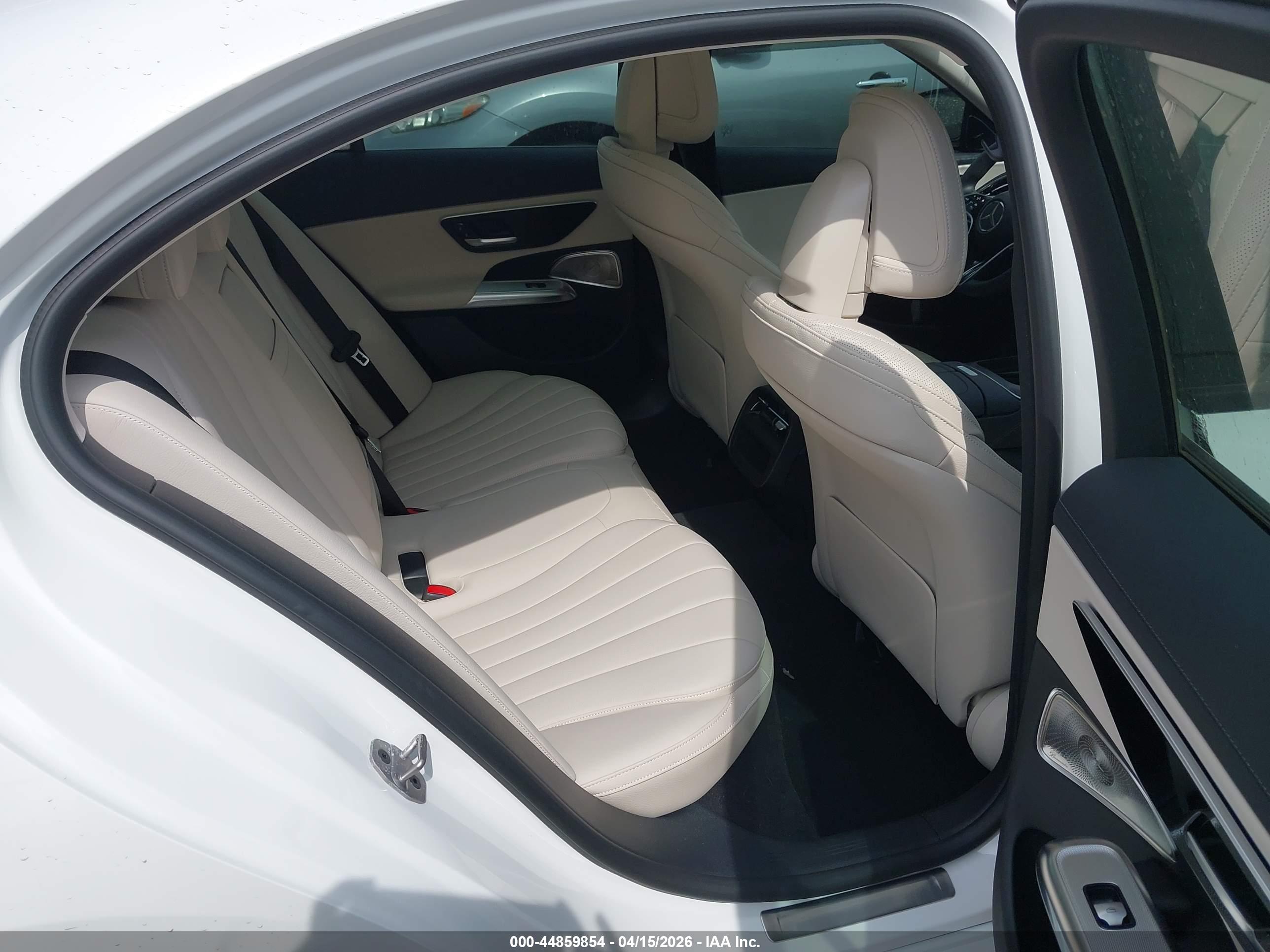 MERCEDES-BENZ E image 8