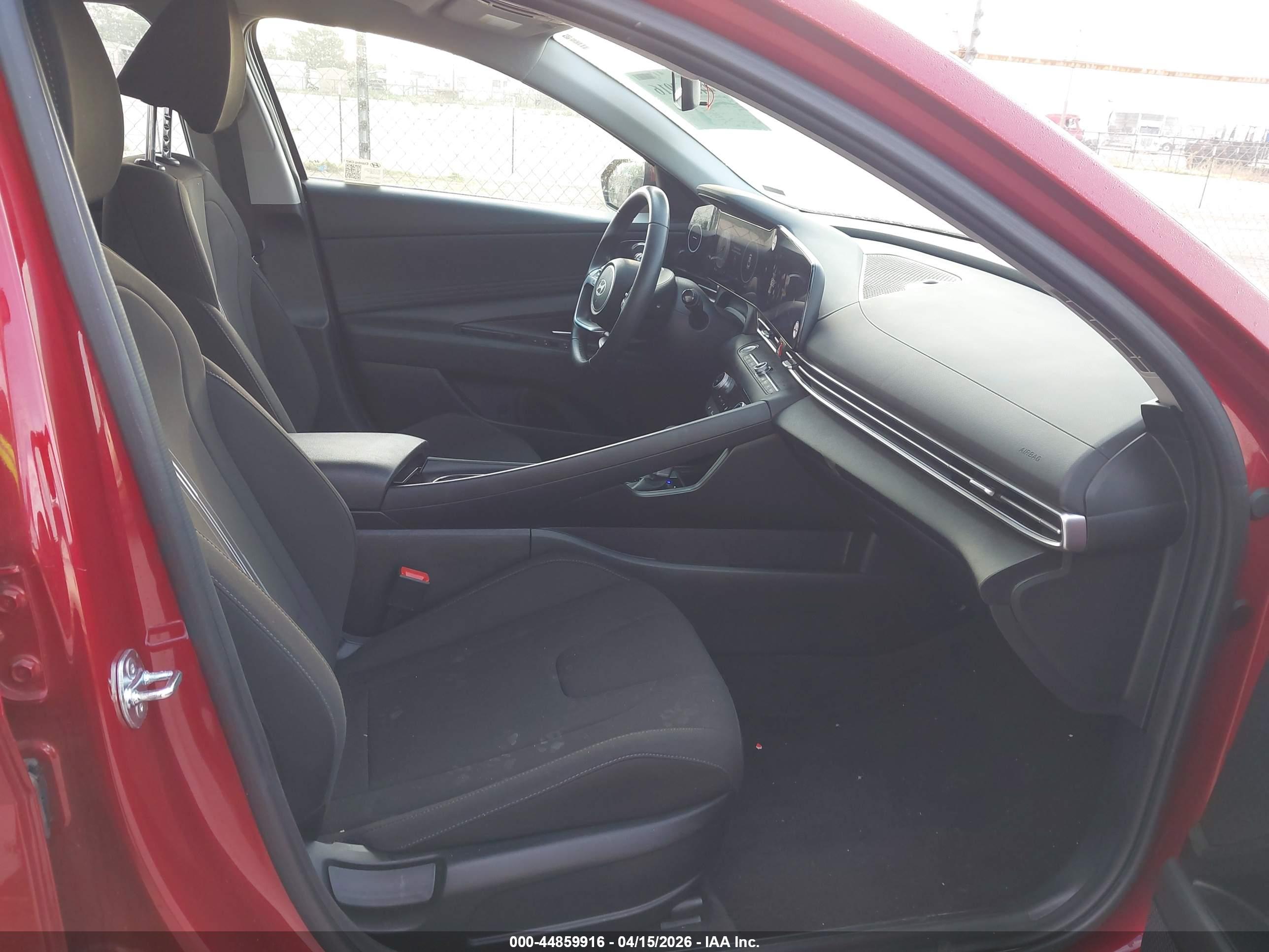 HYUNDAI ELANTRA image 5