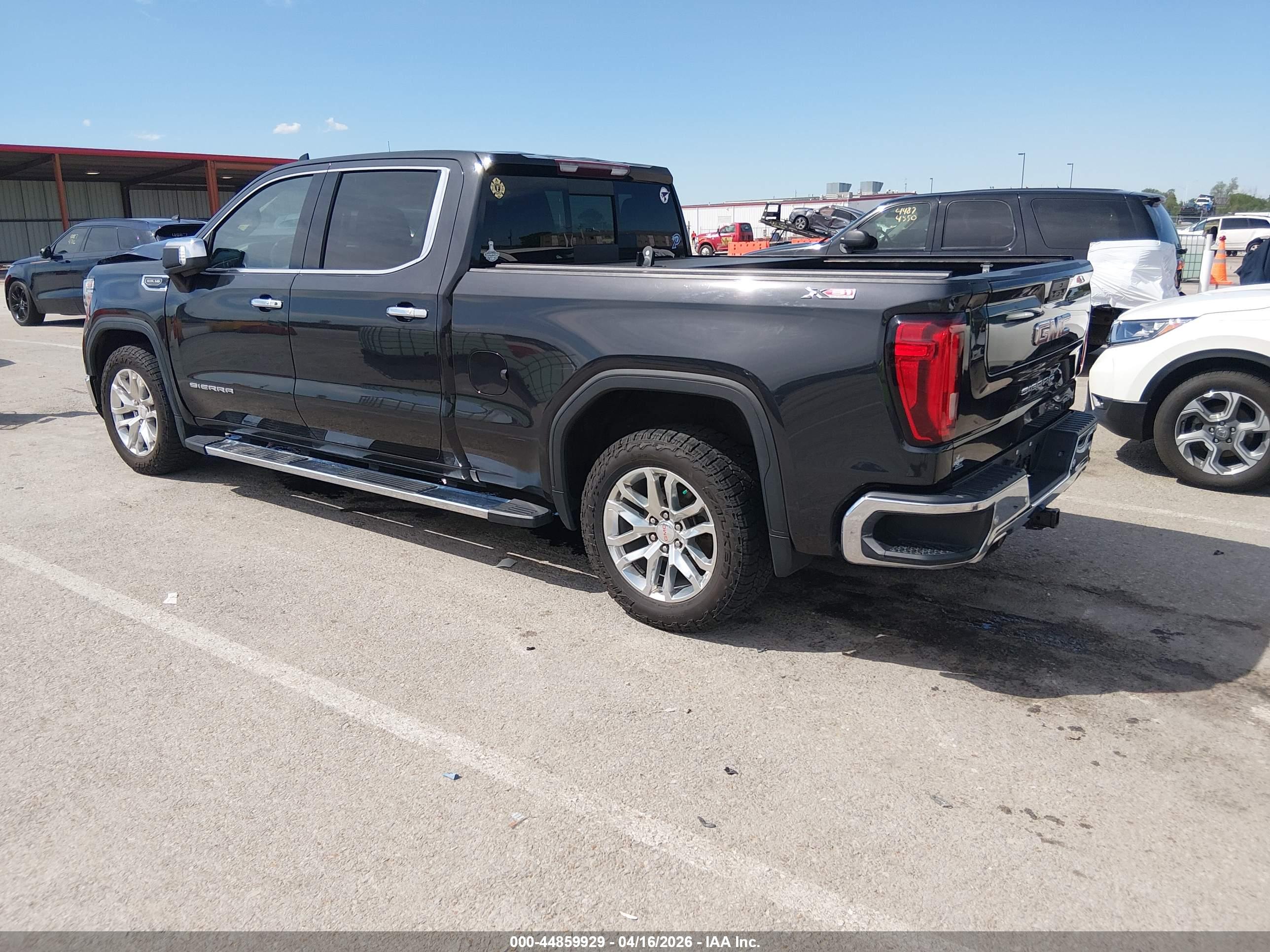 GMC SIERRA image 3