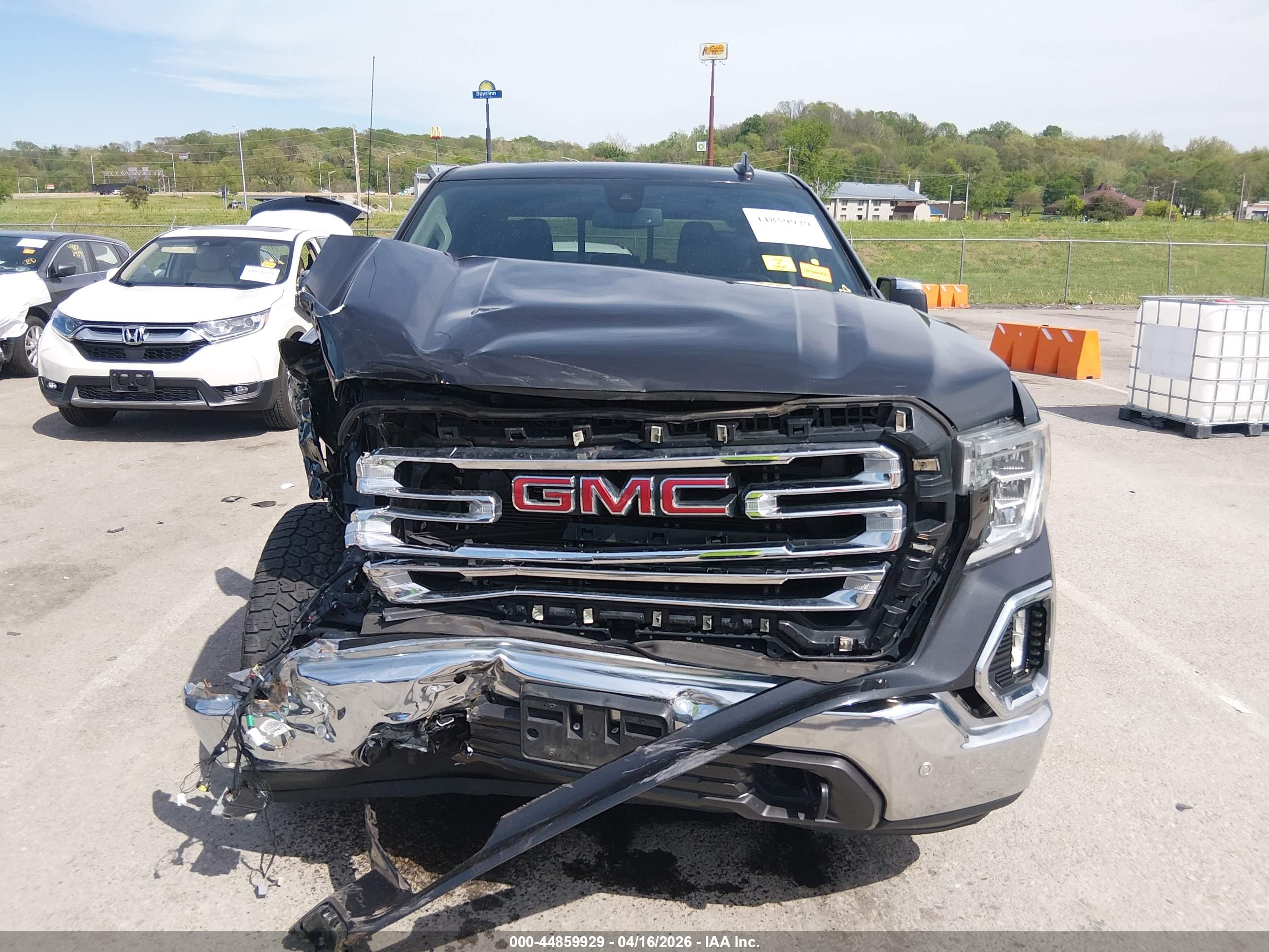 GMC SIERRA image 6