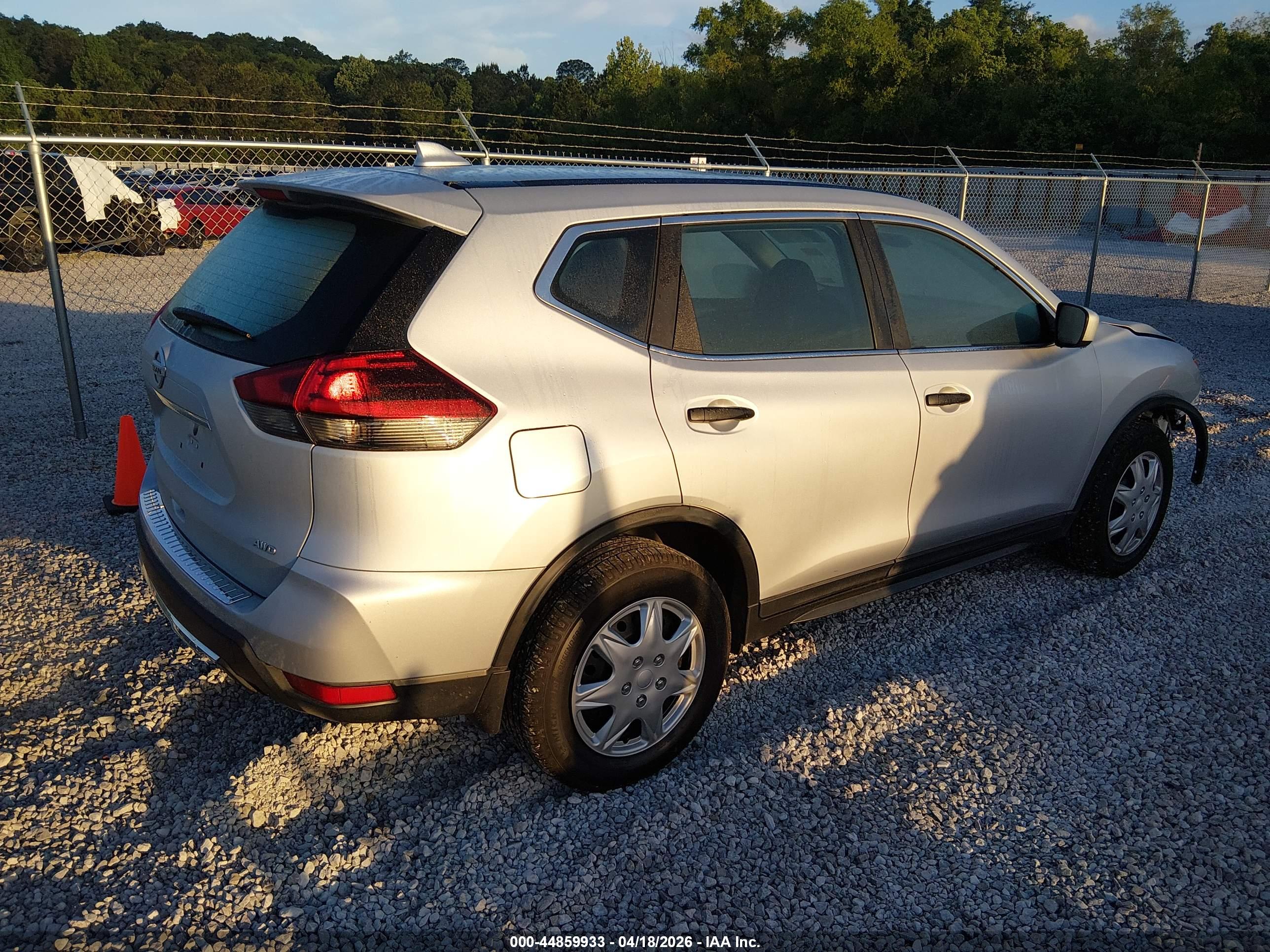 NISSAN ROGUE image 4