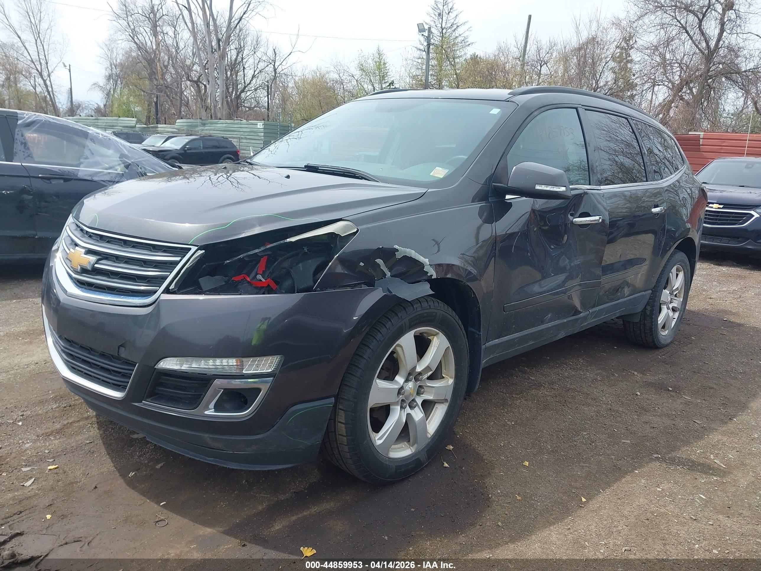 CHEVROLET TRAVERSE image 2