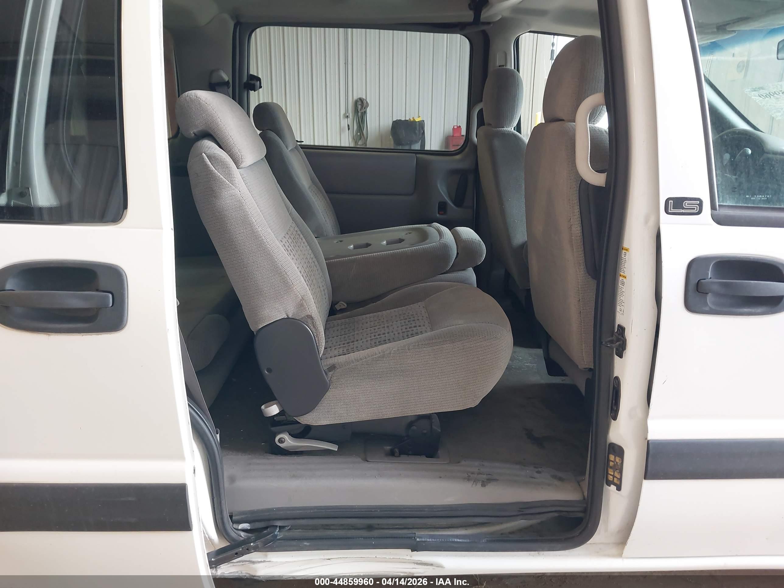 CHEVROLET VENTURE image 8
