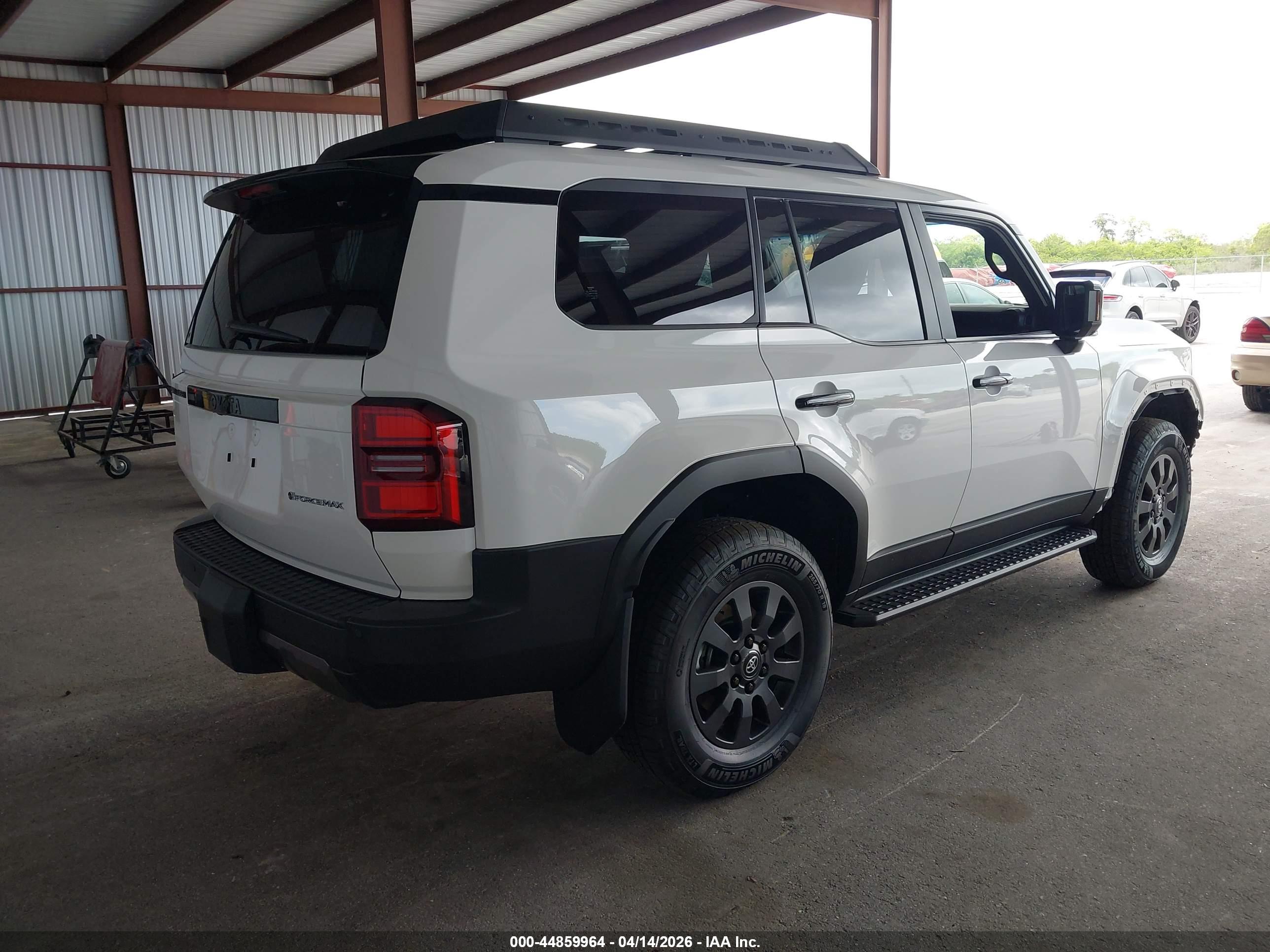 TOYOTA LAND image 4