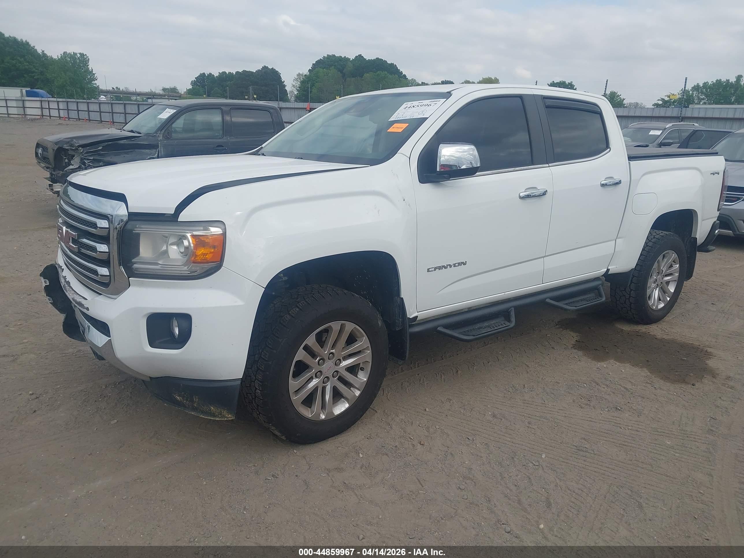 GMC CANYON image 2
