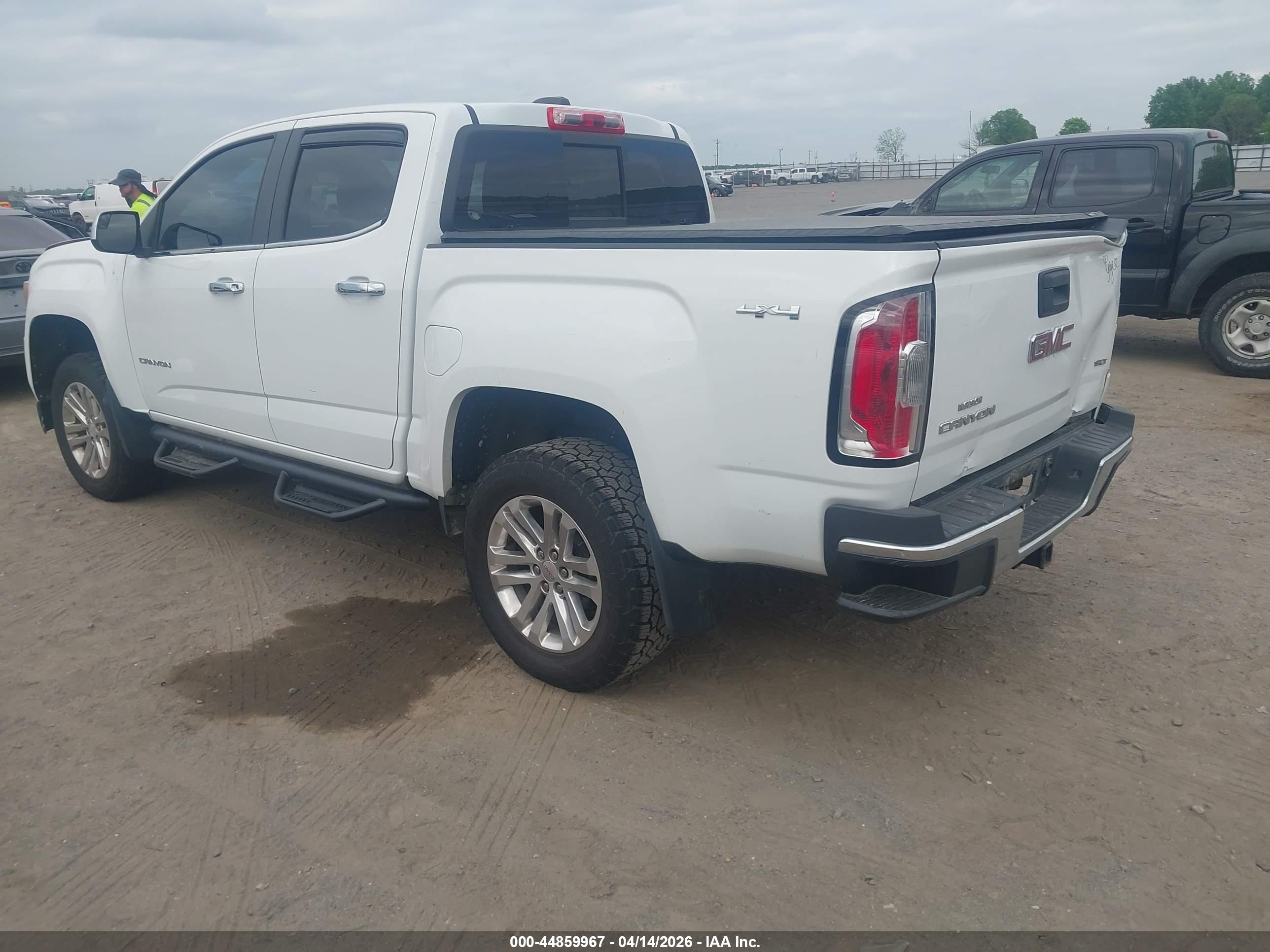 GMC CANYON image 3