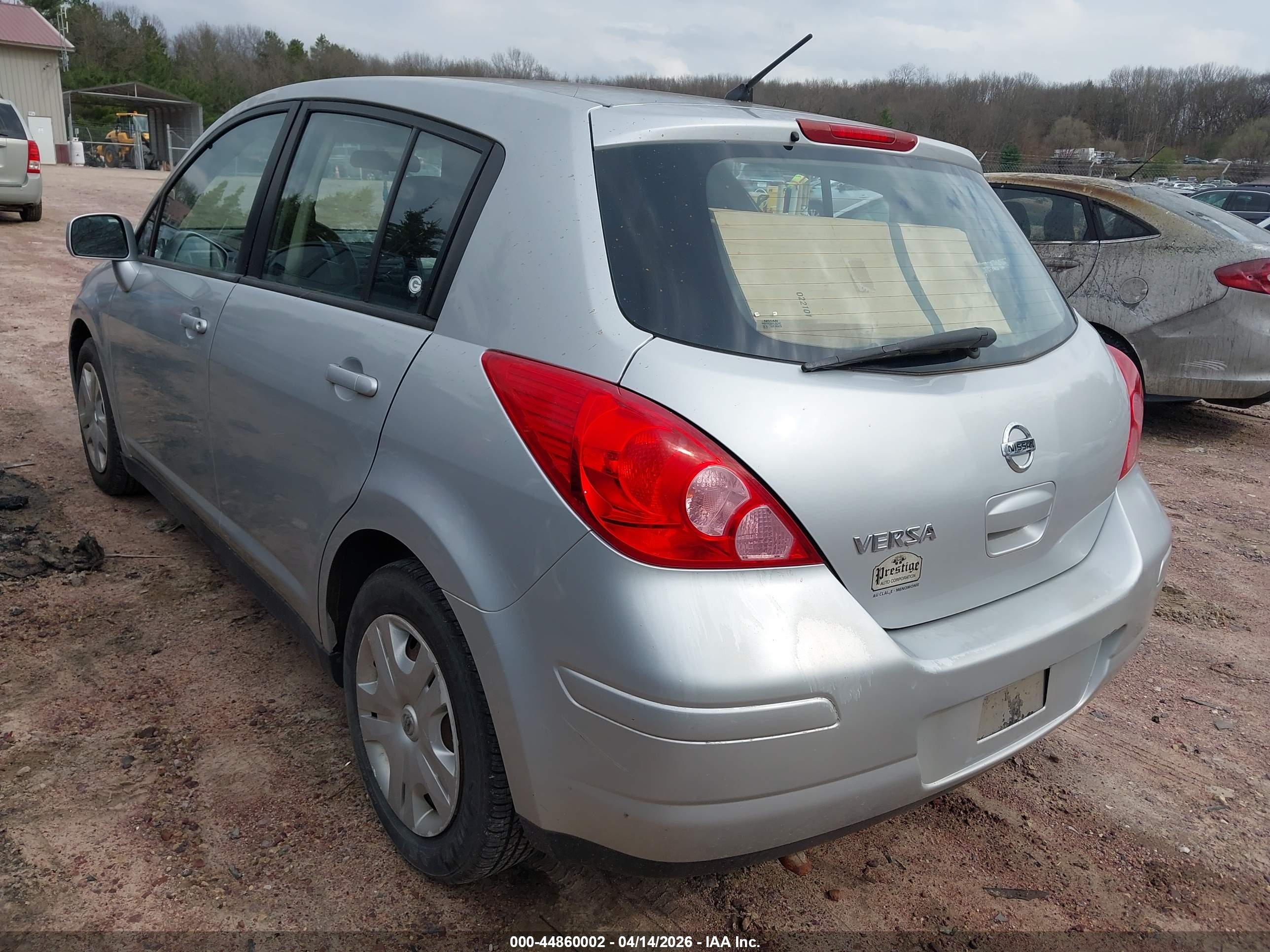 NISSAN VERSA image 3