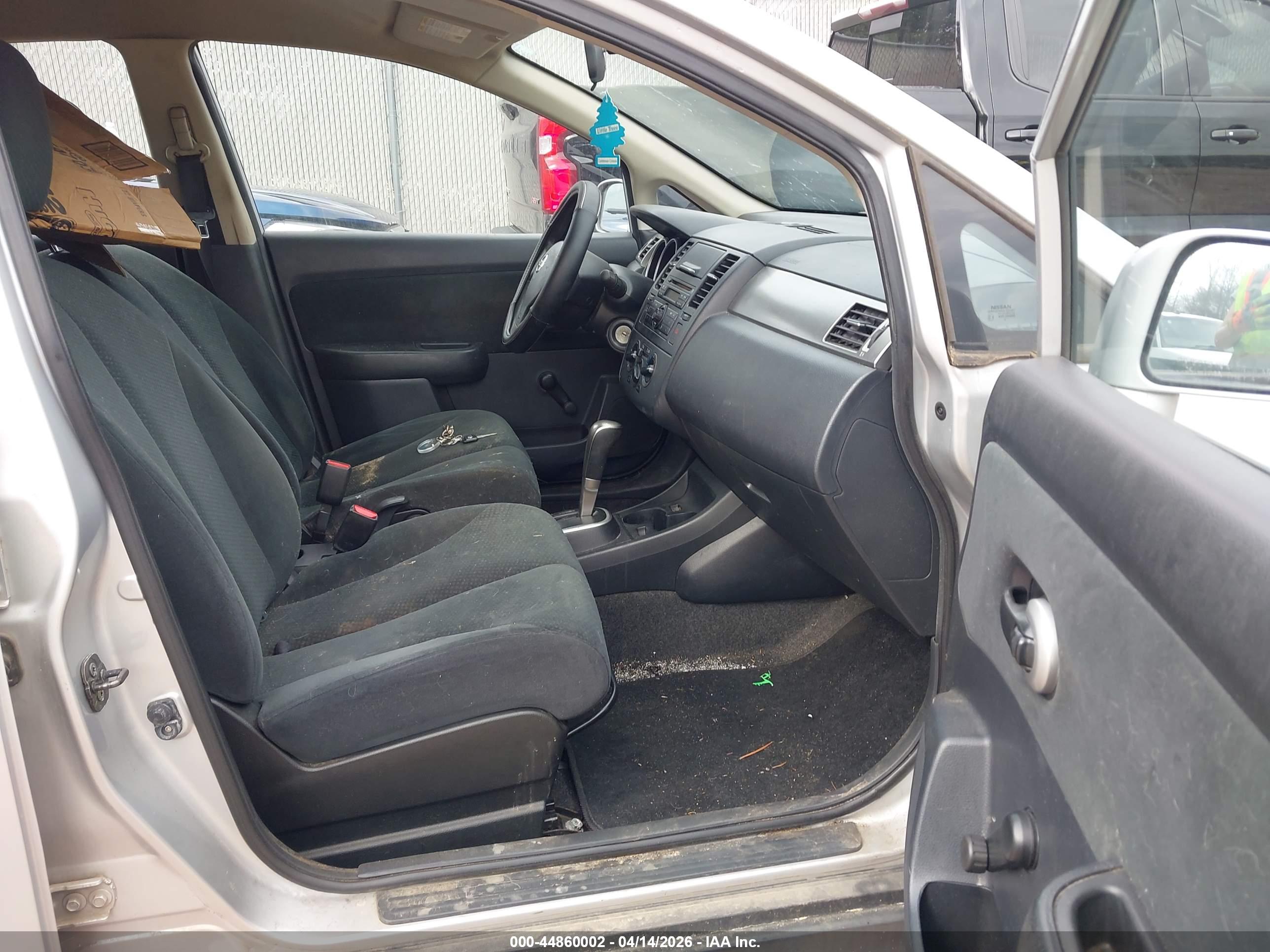 NISSAN VERSA image 5