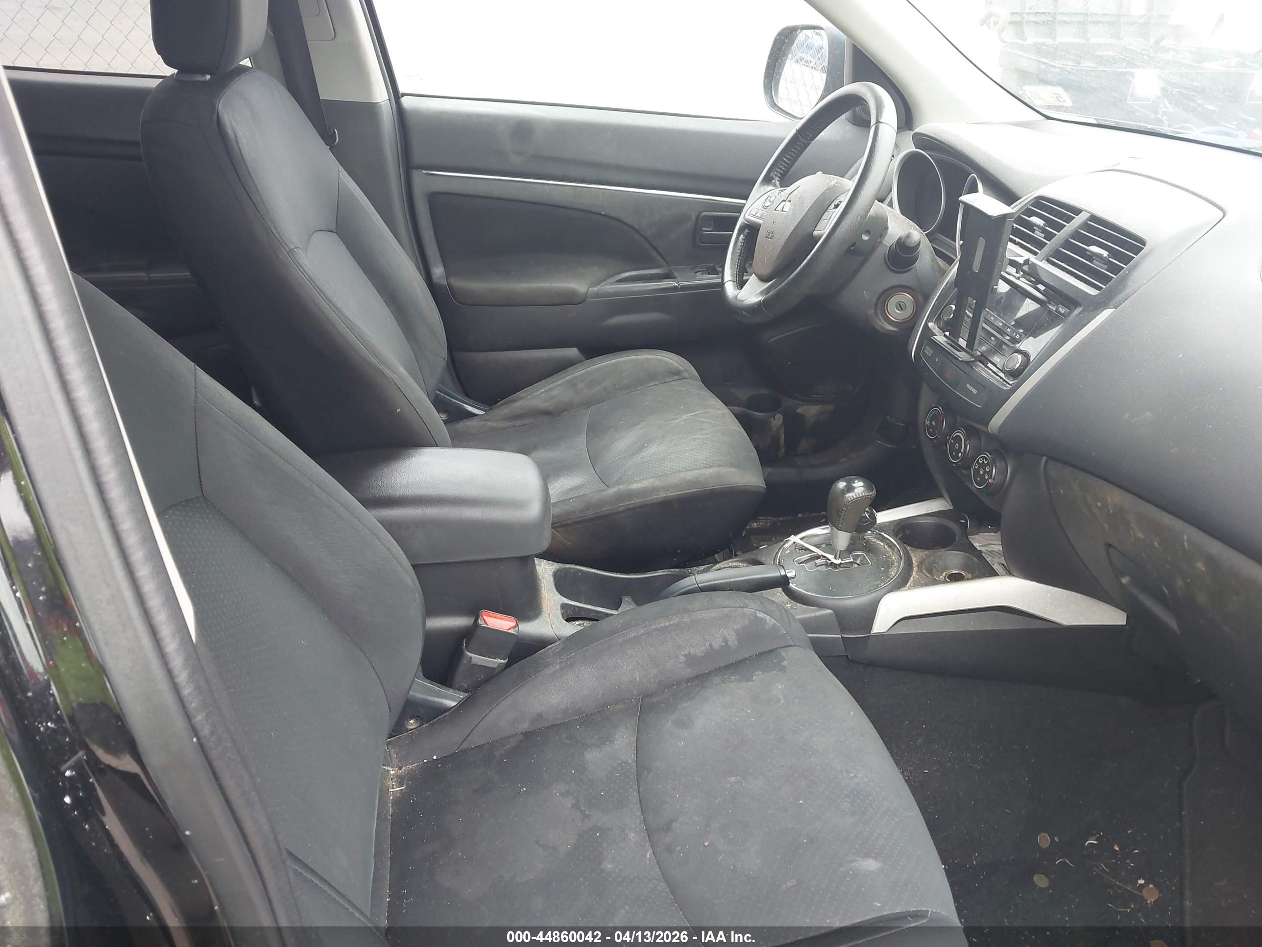 MITSUBISHI OUTLANDER image 5