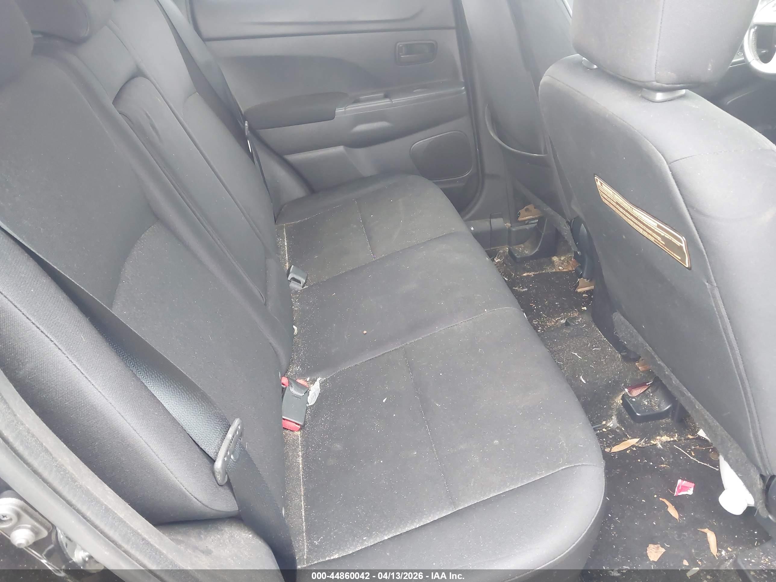 MITSUBISHI OUTLANDER image 8