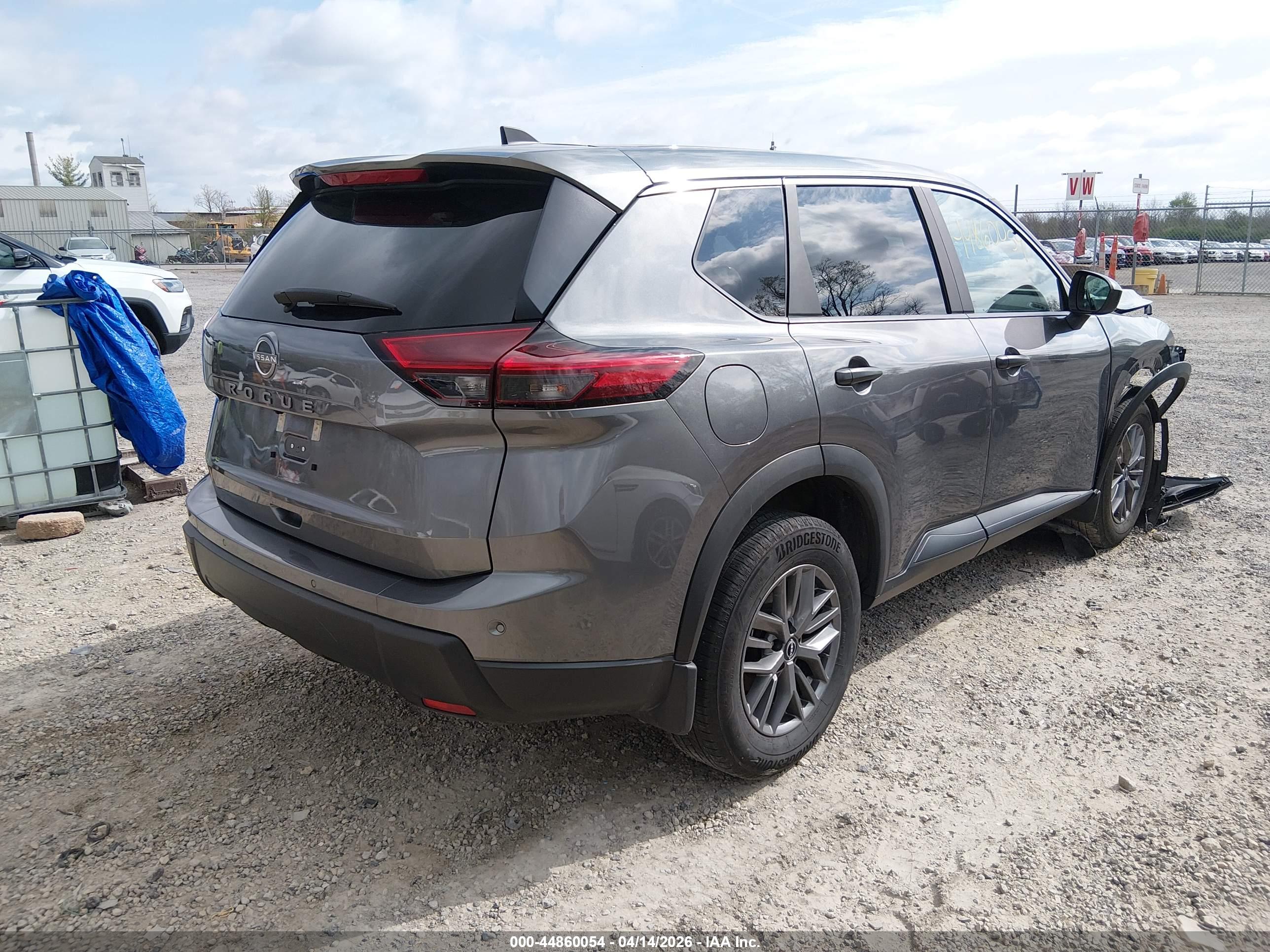 NISSAN ROGUE image 4