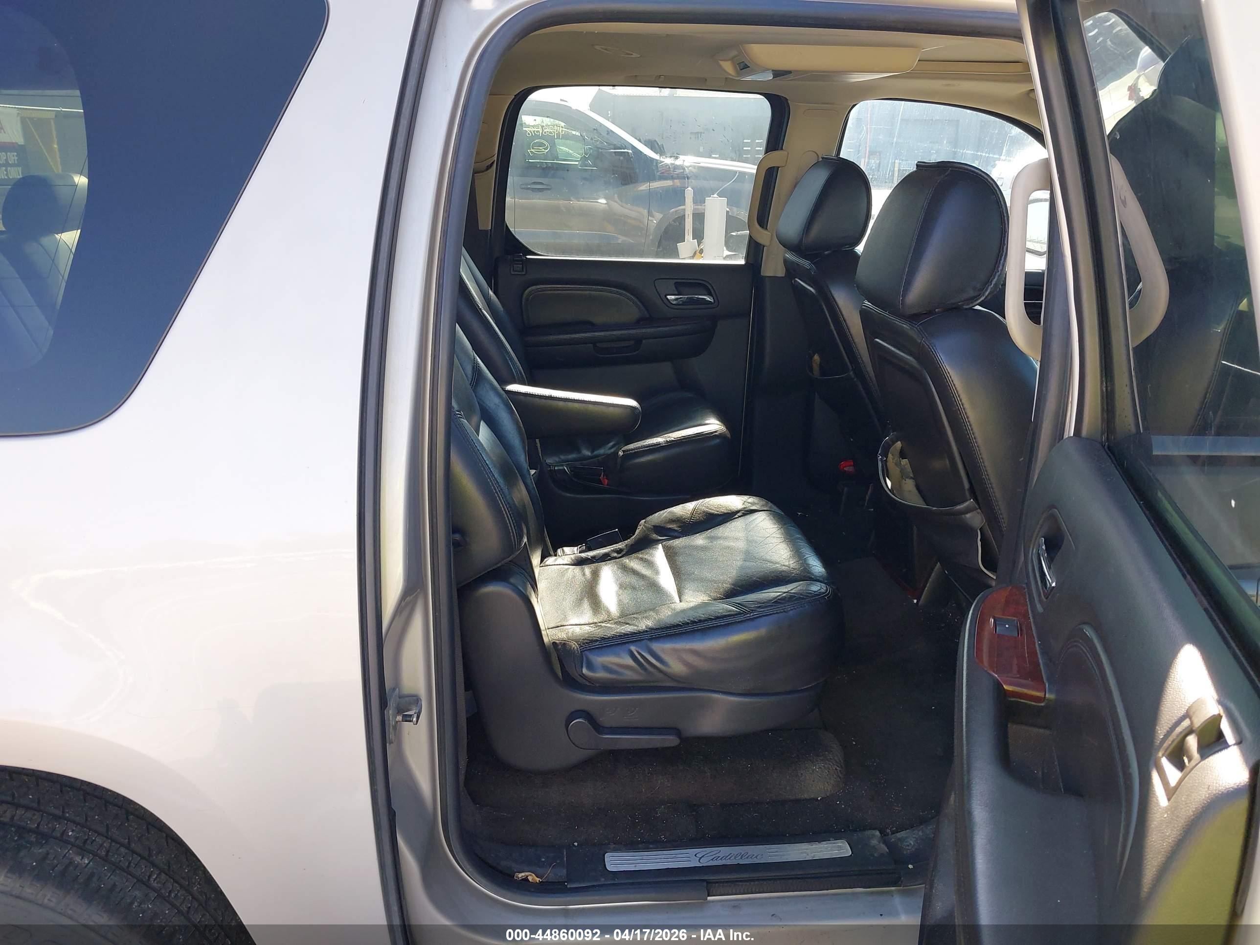 CADILLAC ESCALADE image 8
