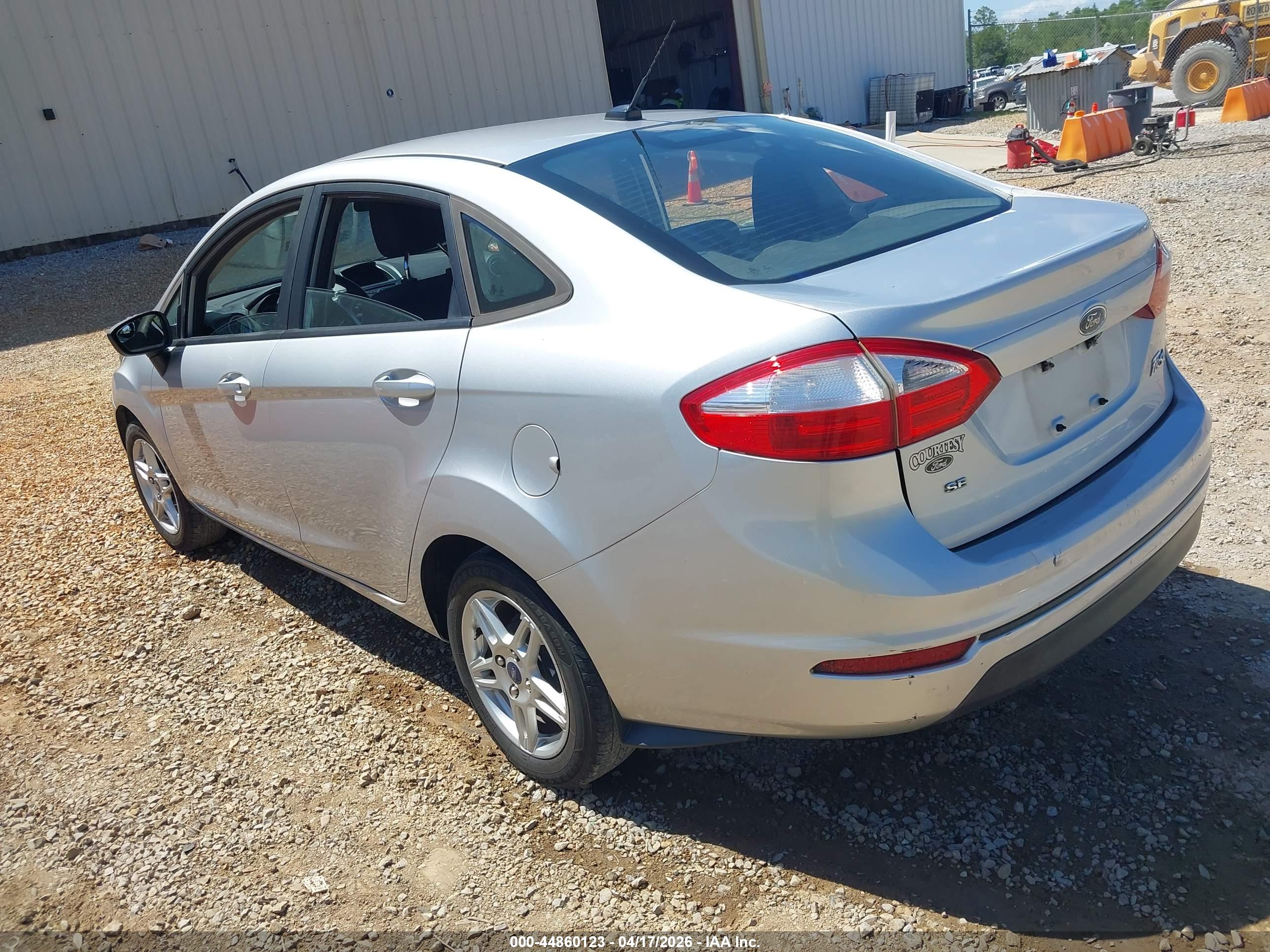 FORD FIESTA image 3
