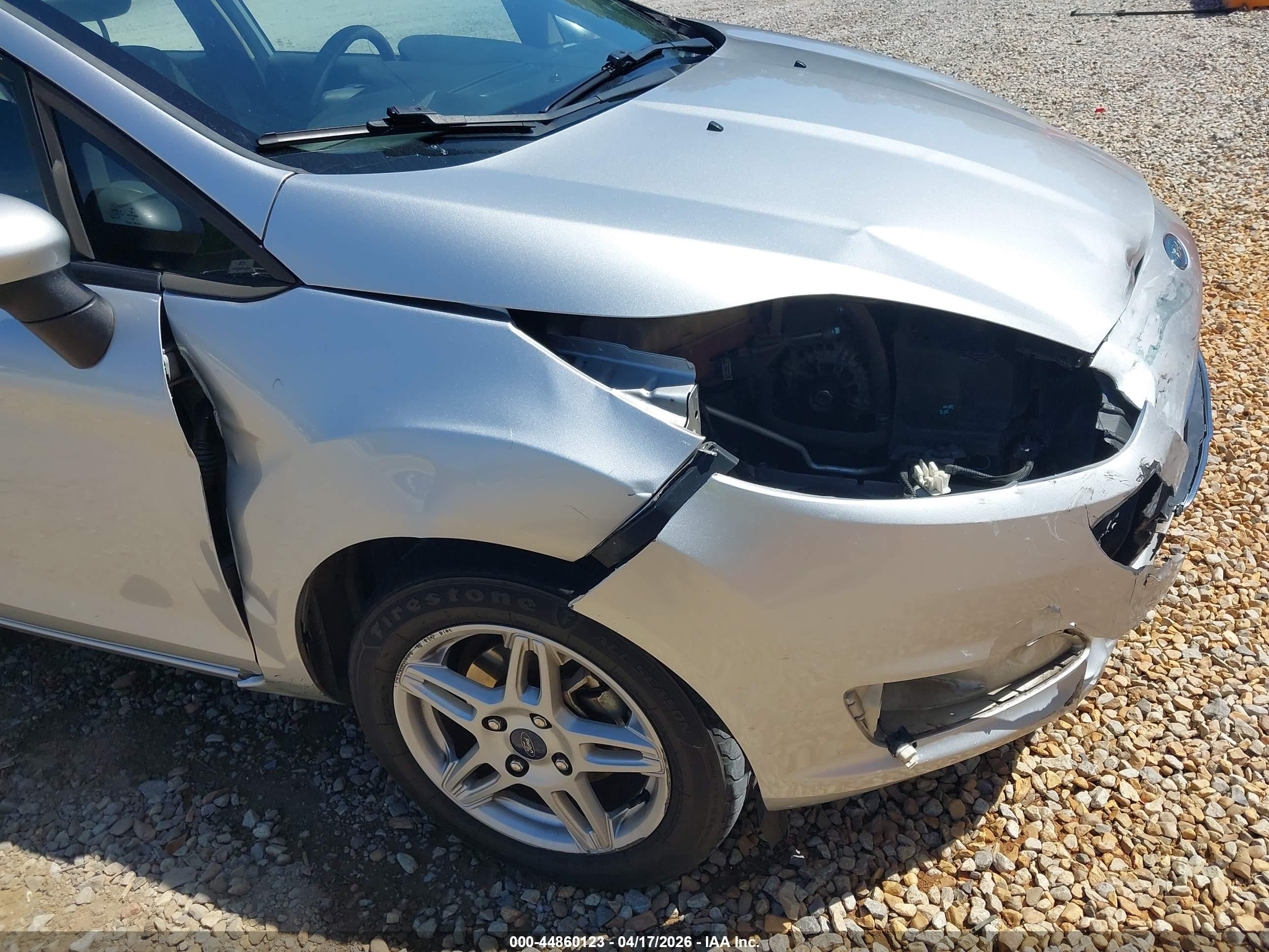 FORD FIESTA image 6