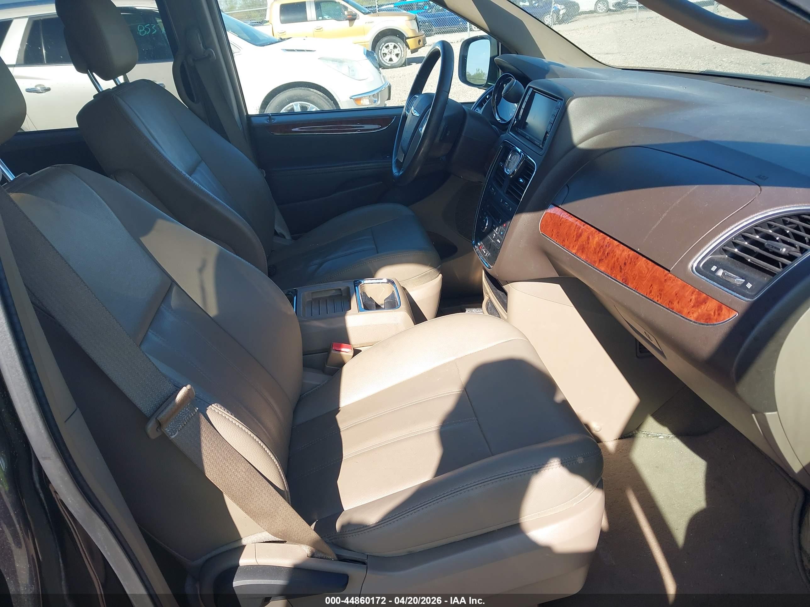CHRYSLER TOWN image 5