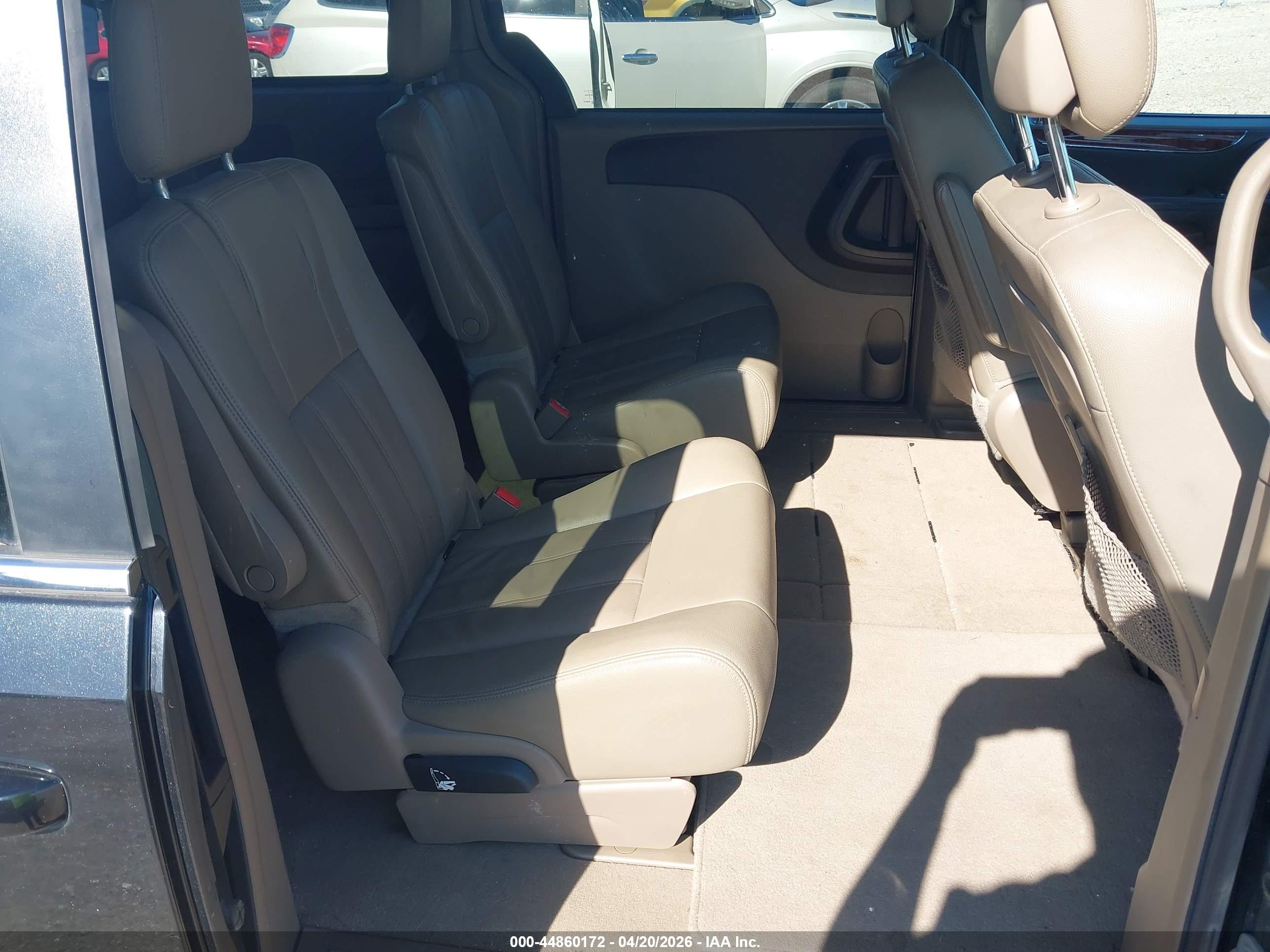 CHRYSLER TOWN image 8