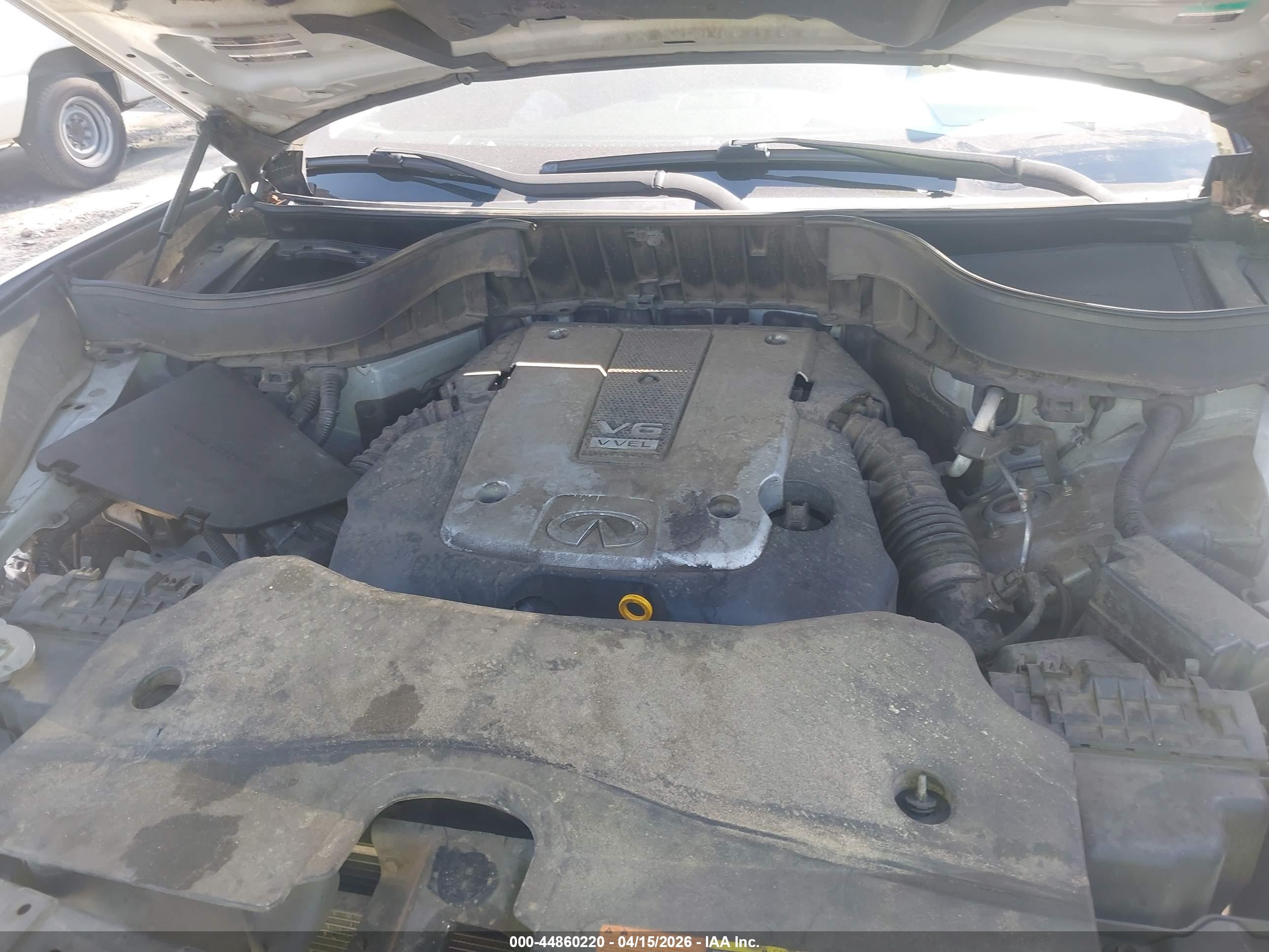 INFINITI QX70 image 10
