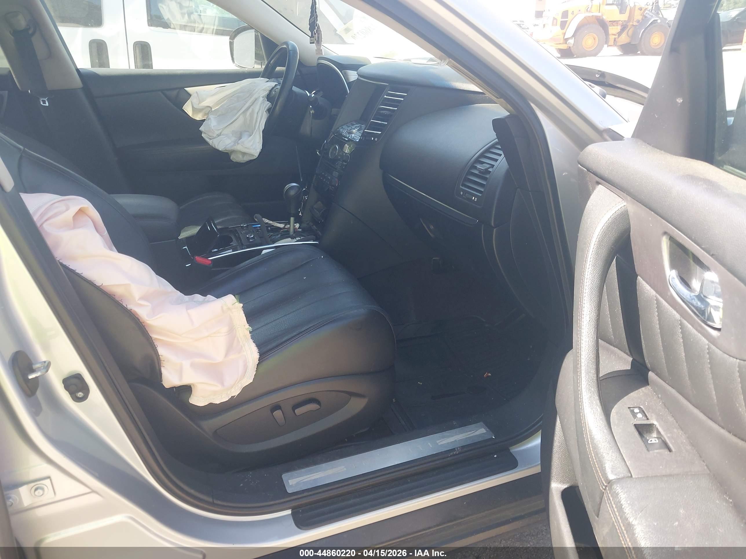 INFINITI QX70 image 5