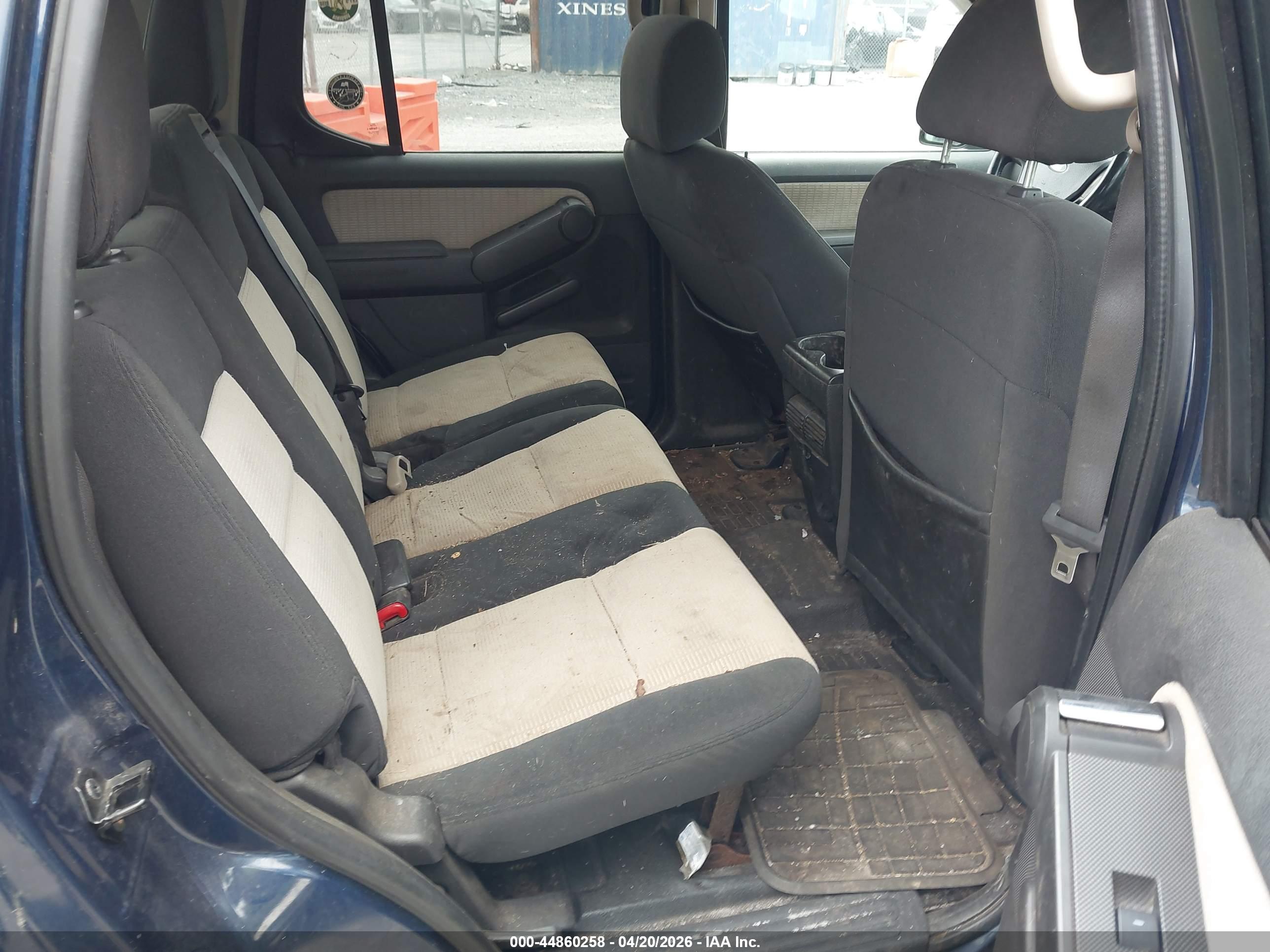 FORD EXPLORER image 8