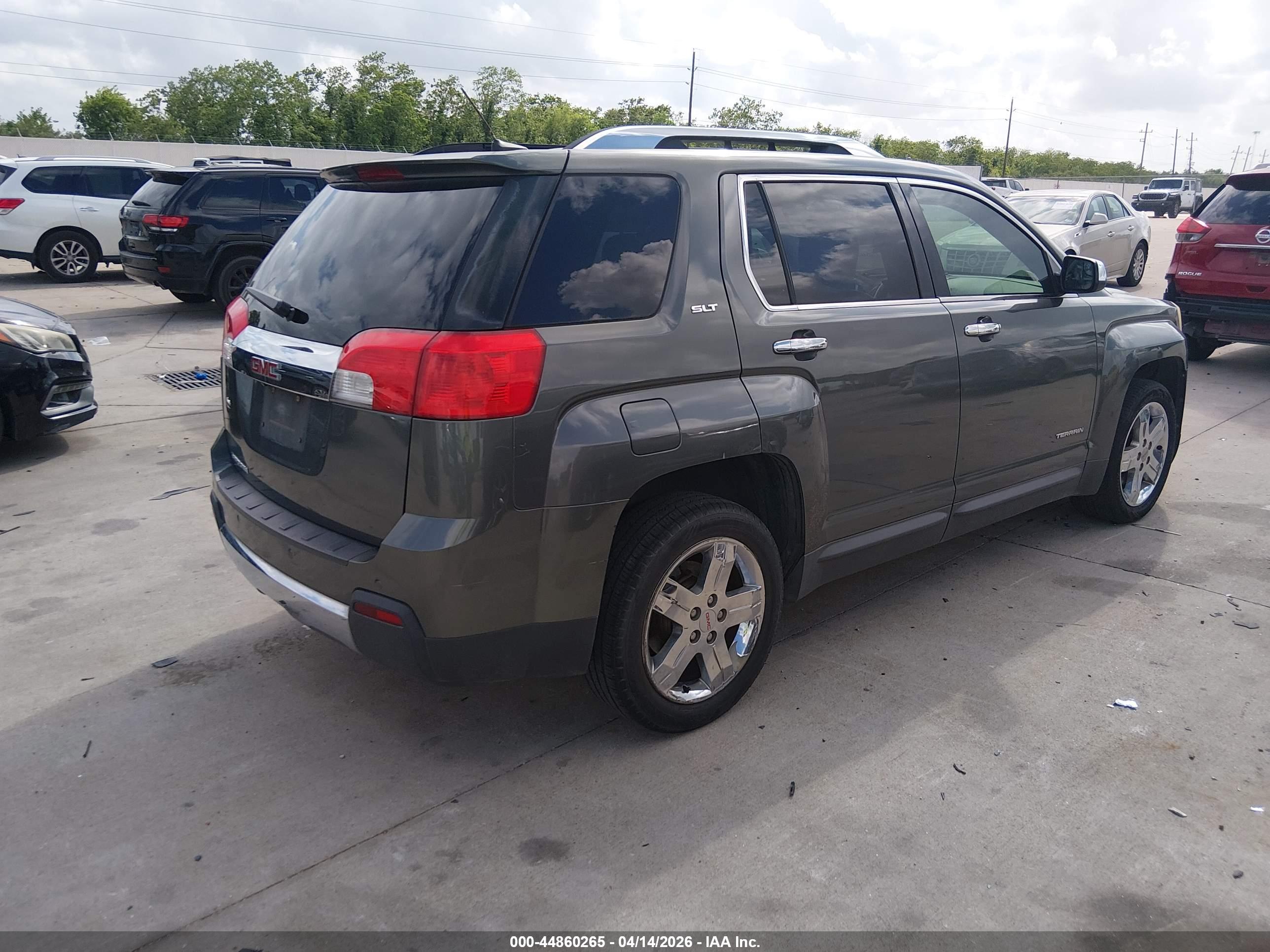 GMC TERRAIN image 4
