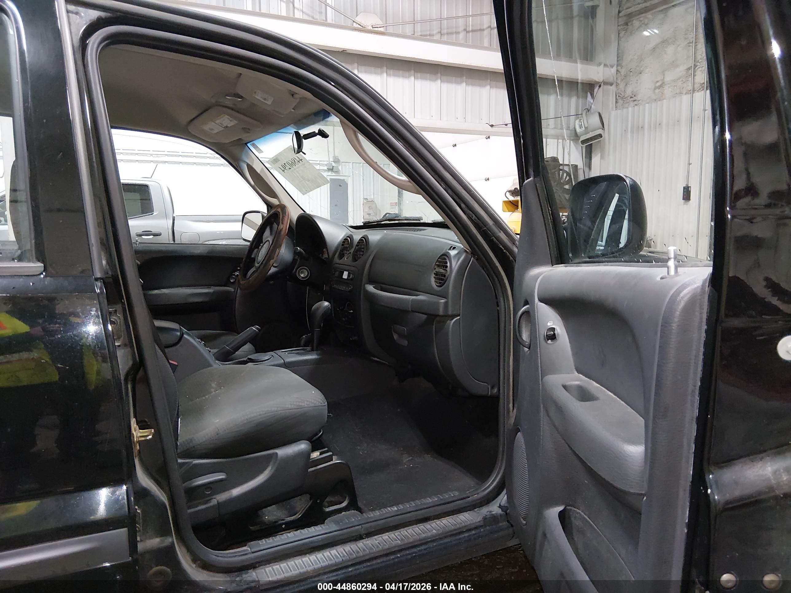 JEEP LIBERTY image 5